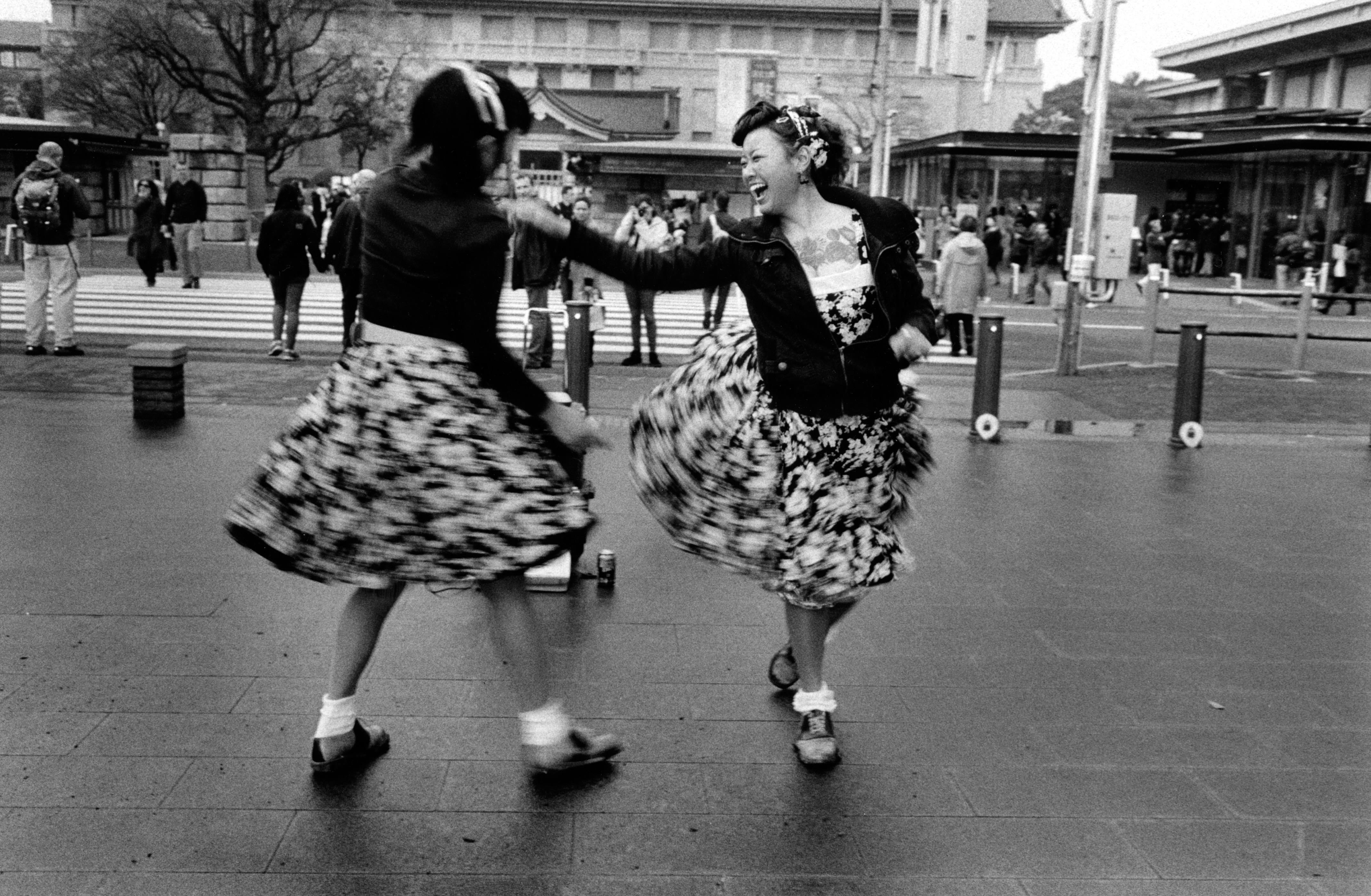 2016年、上野。ストリートで心底楽しそうに踊っていた2人娘。