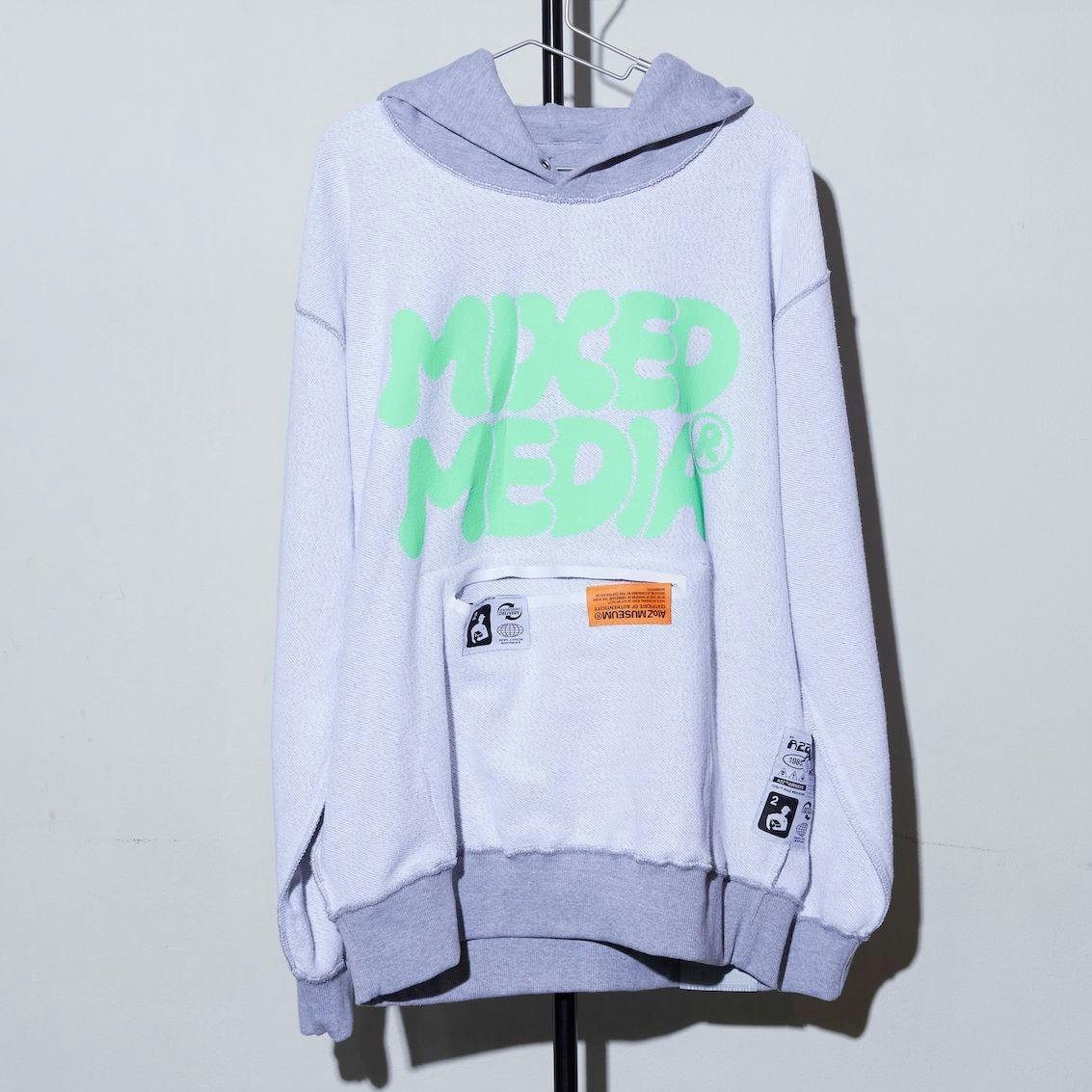 A2Z™ x BODYSONG. フーディ グレー