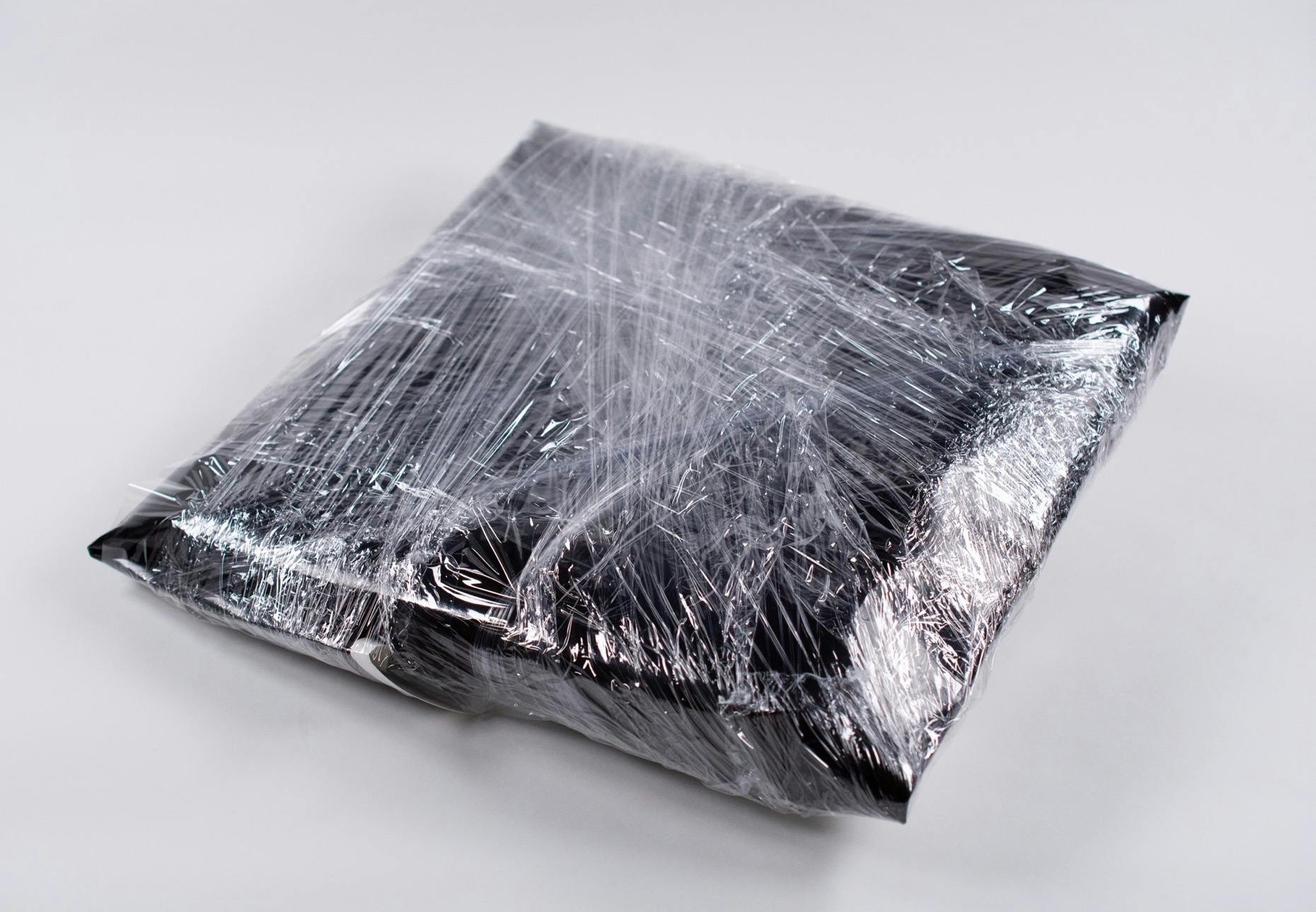 小松浩子作品《Wrap》と共通するラップ梱包(見本画像)