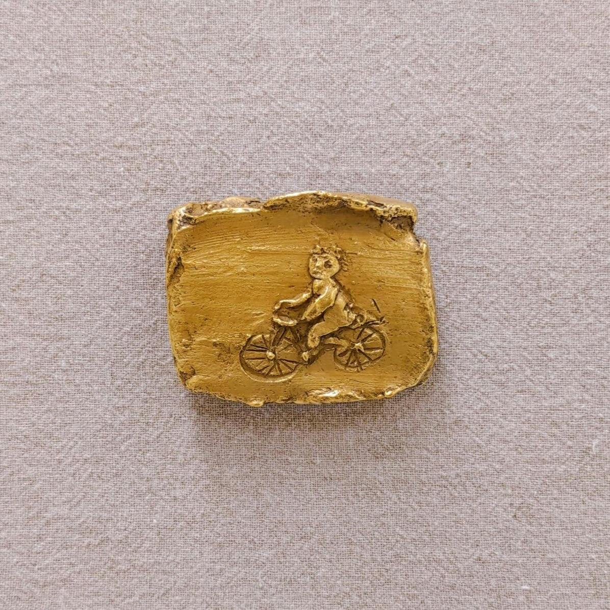 ブローチ 走る (金)