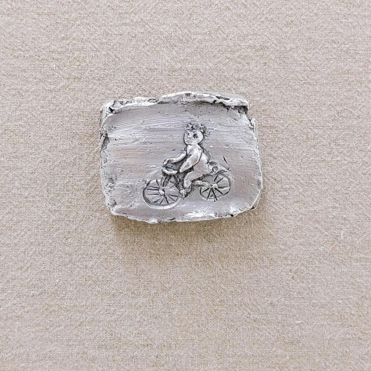 ブローチ 走る (銀)