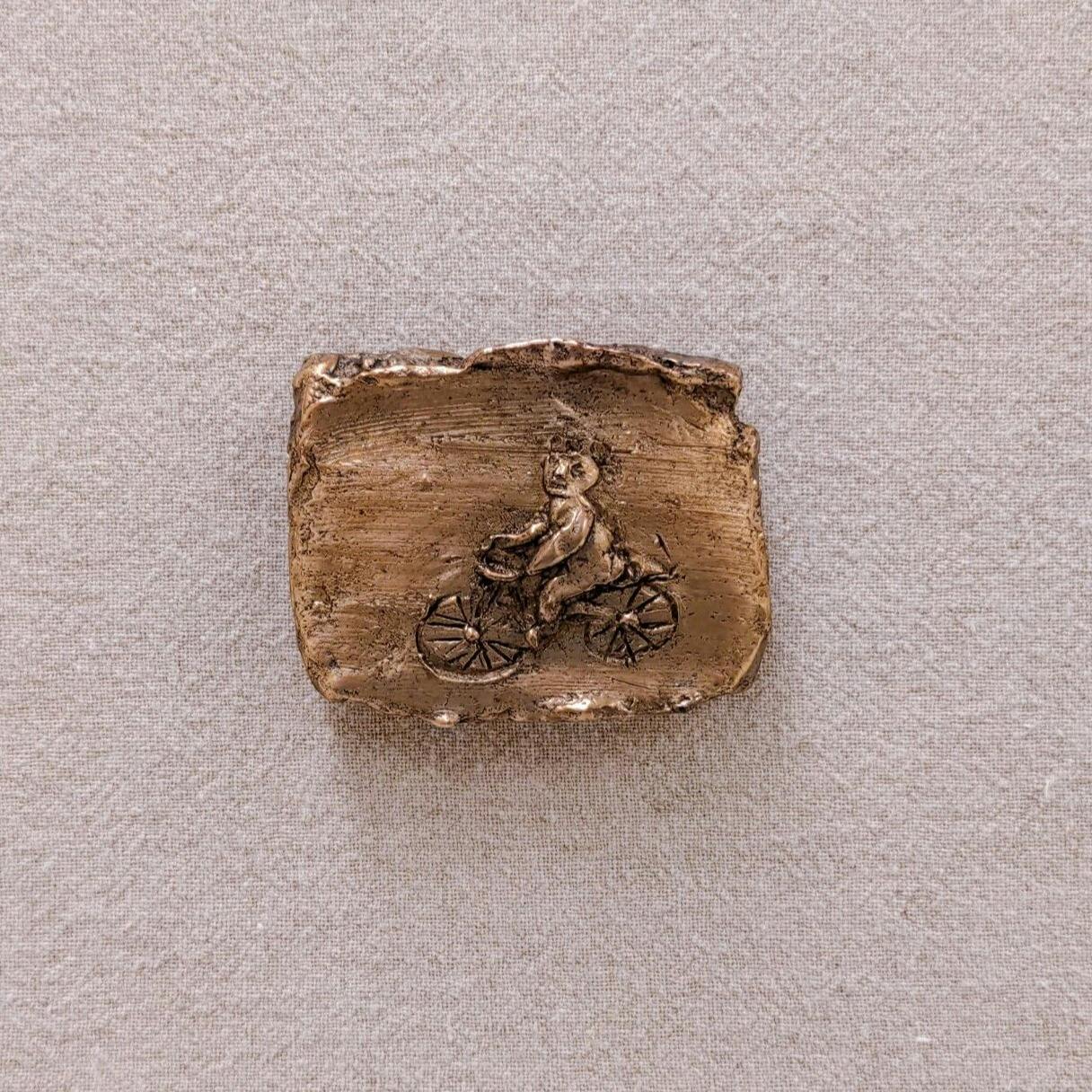 ブローチ 走る (銅)