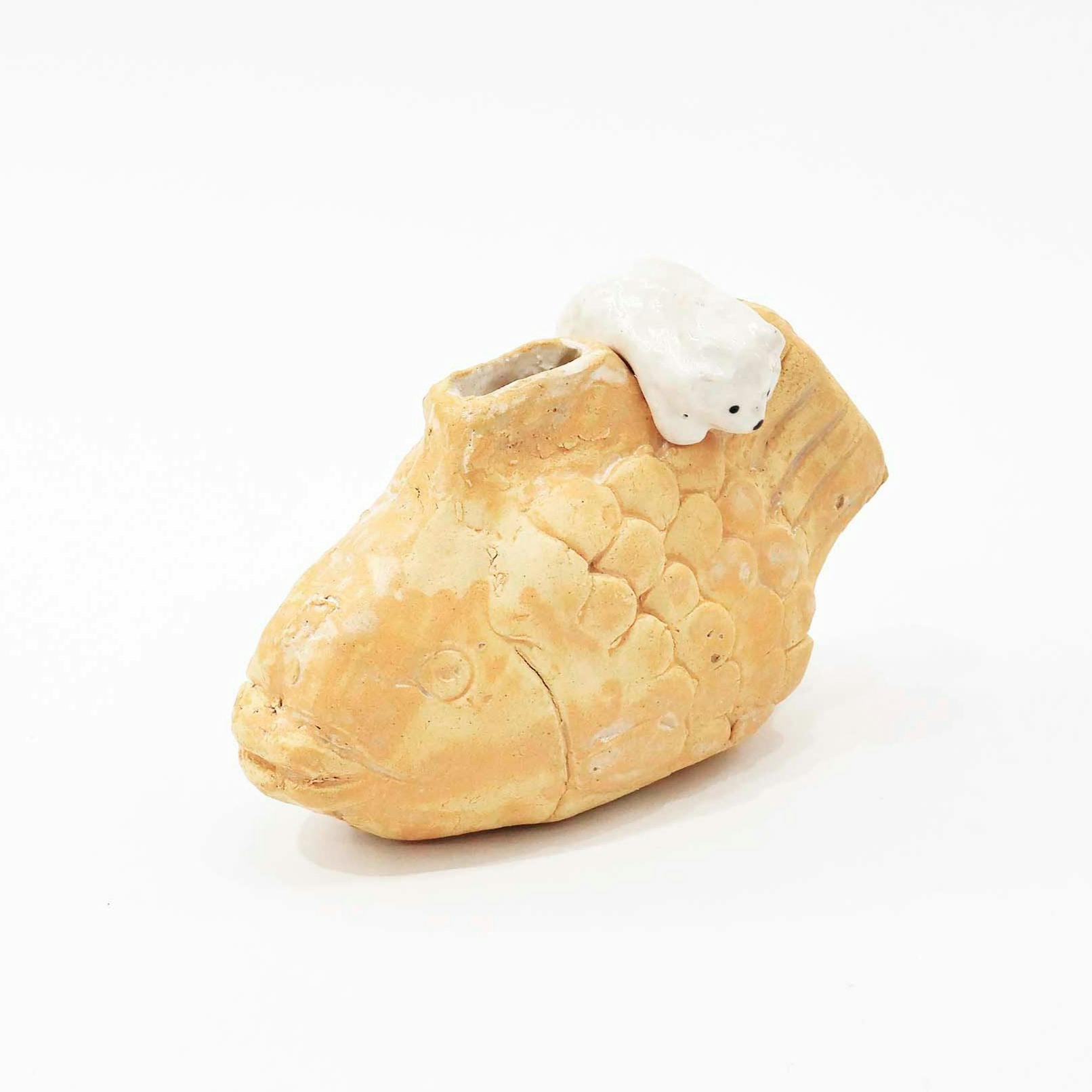 しろくまたい焼きの一輪挿し（だらり）