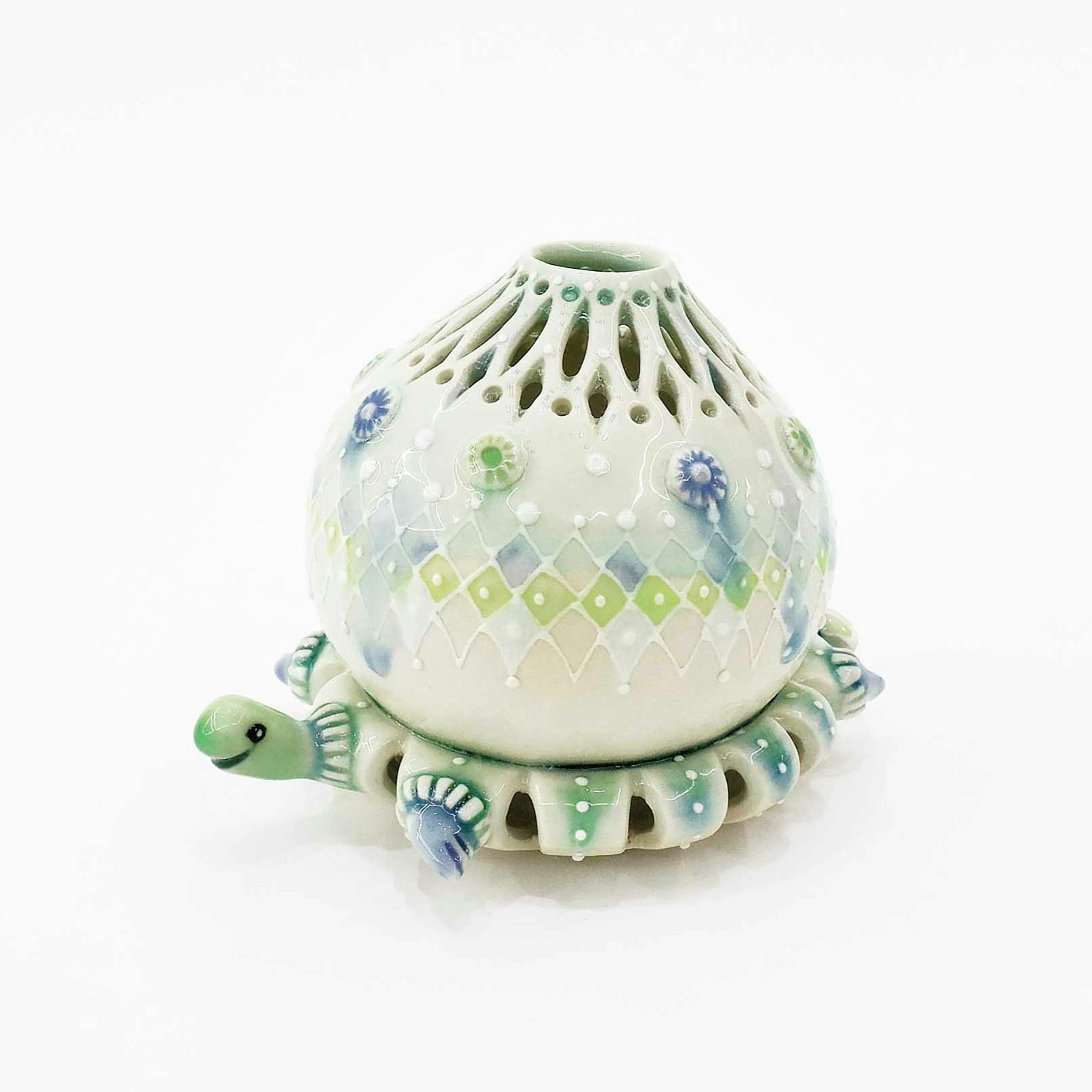 カメ透し彫り花器