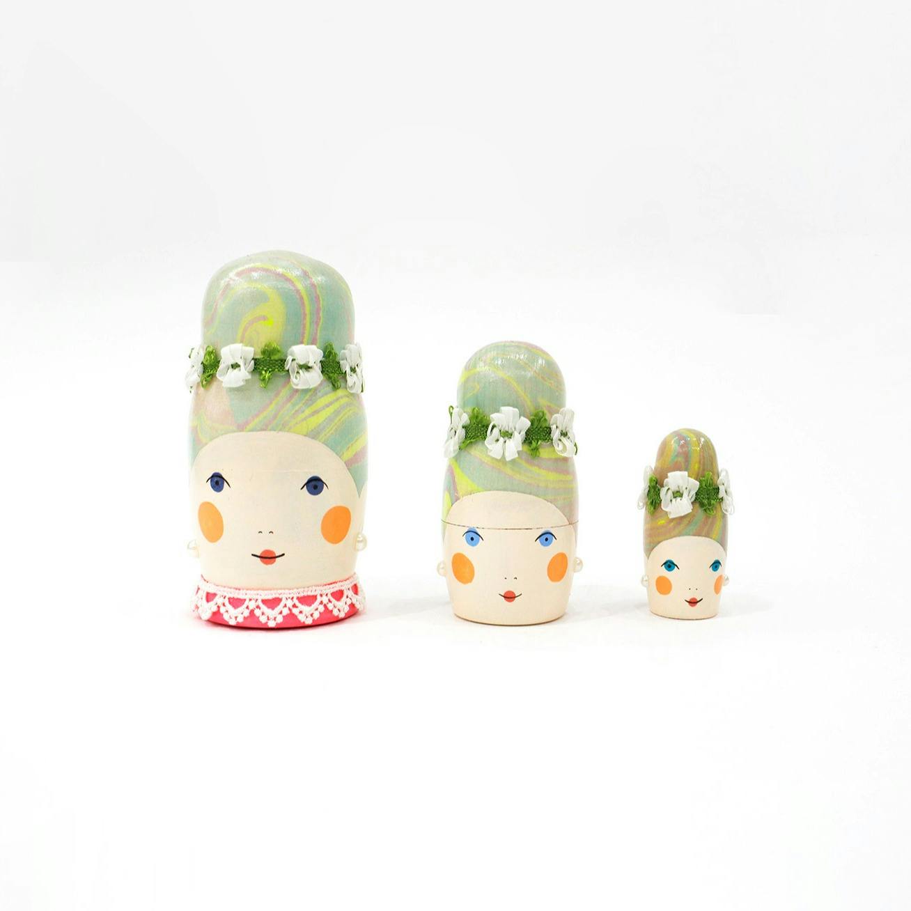 マドモアゼル3人組　花かんむり