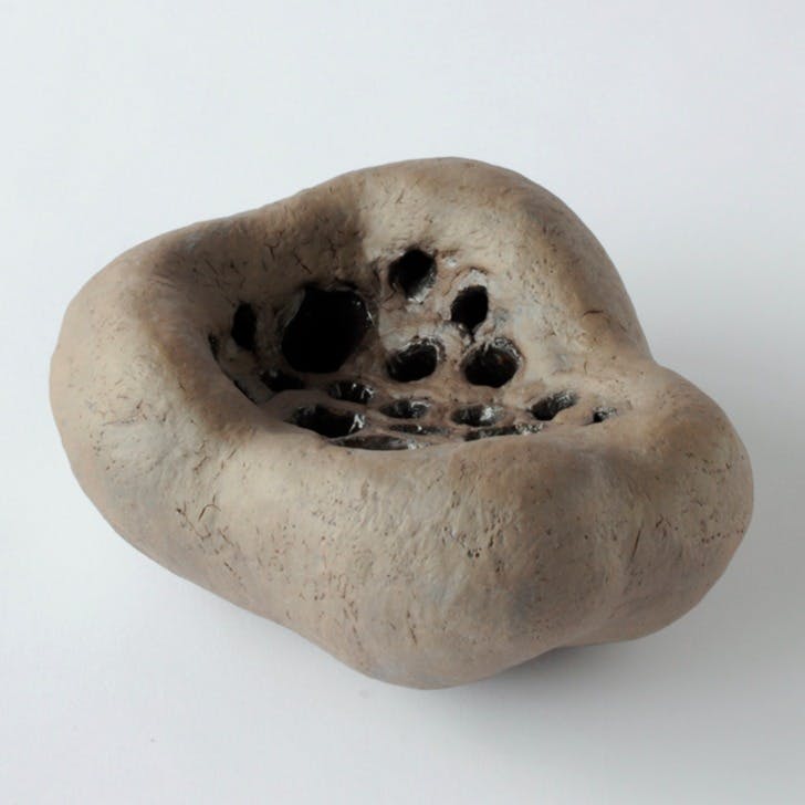 小さな穴があく・黒錆の実 1