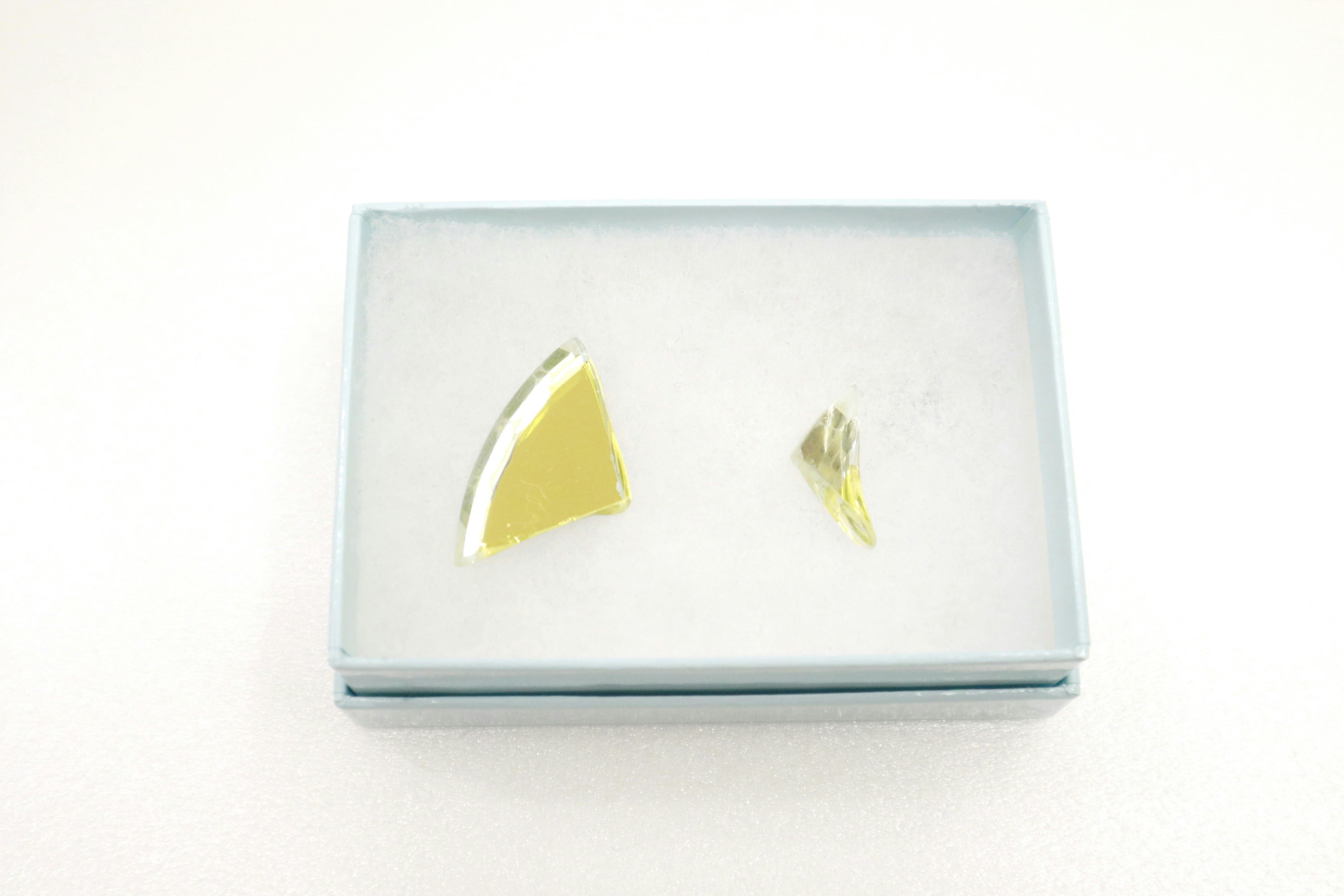 イエローピアス　10329
