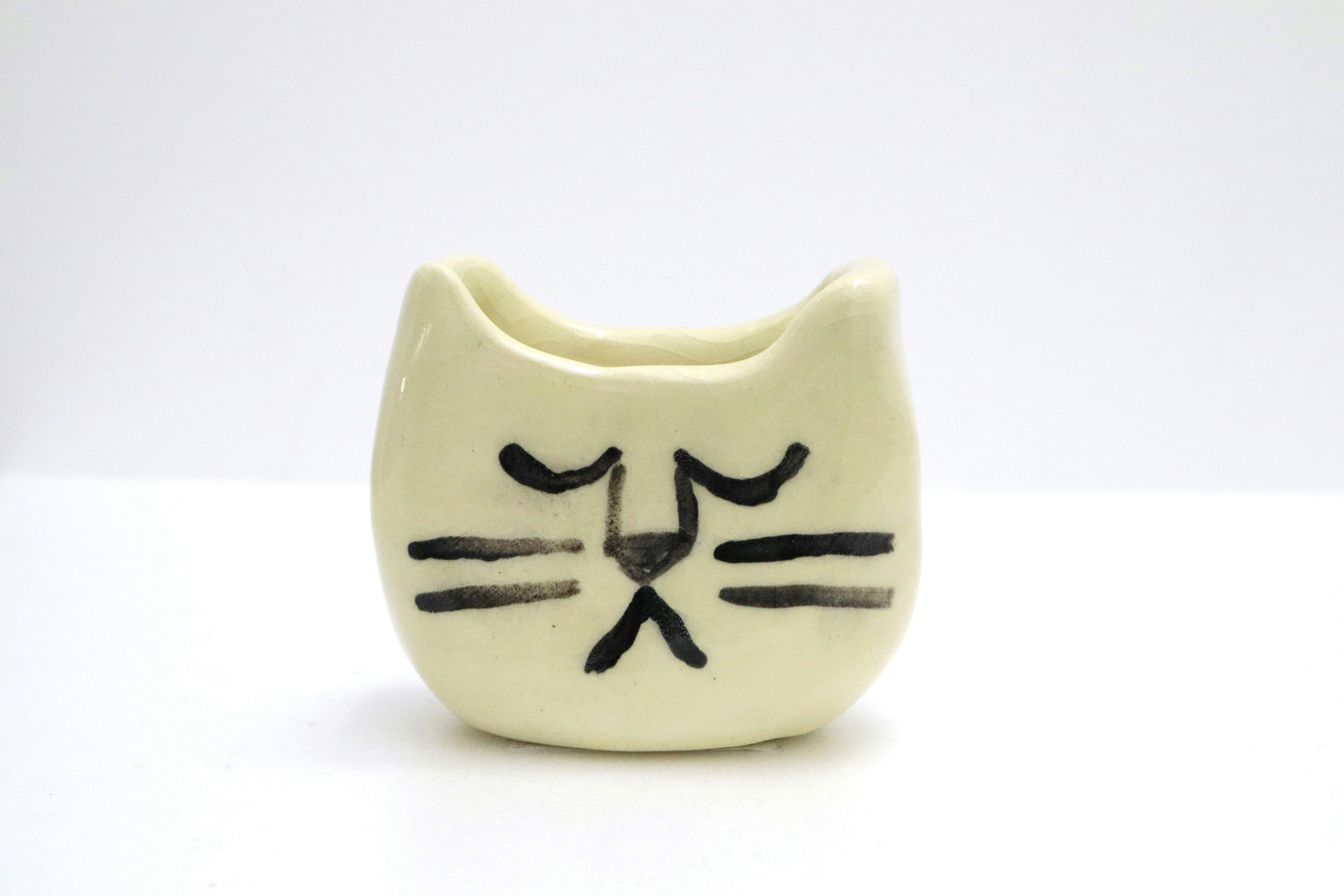 サンダースタジオ　陶器猫　小物入れ