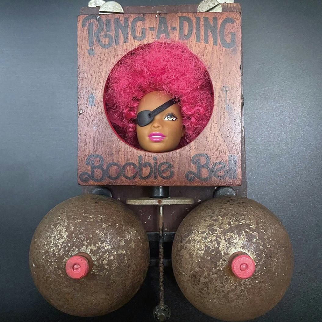 Ring-a-Ding Boobie Bell 5 : Black Mamba