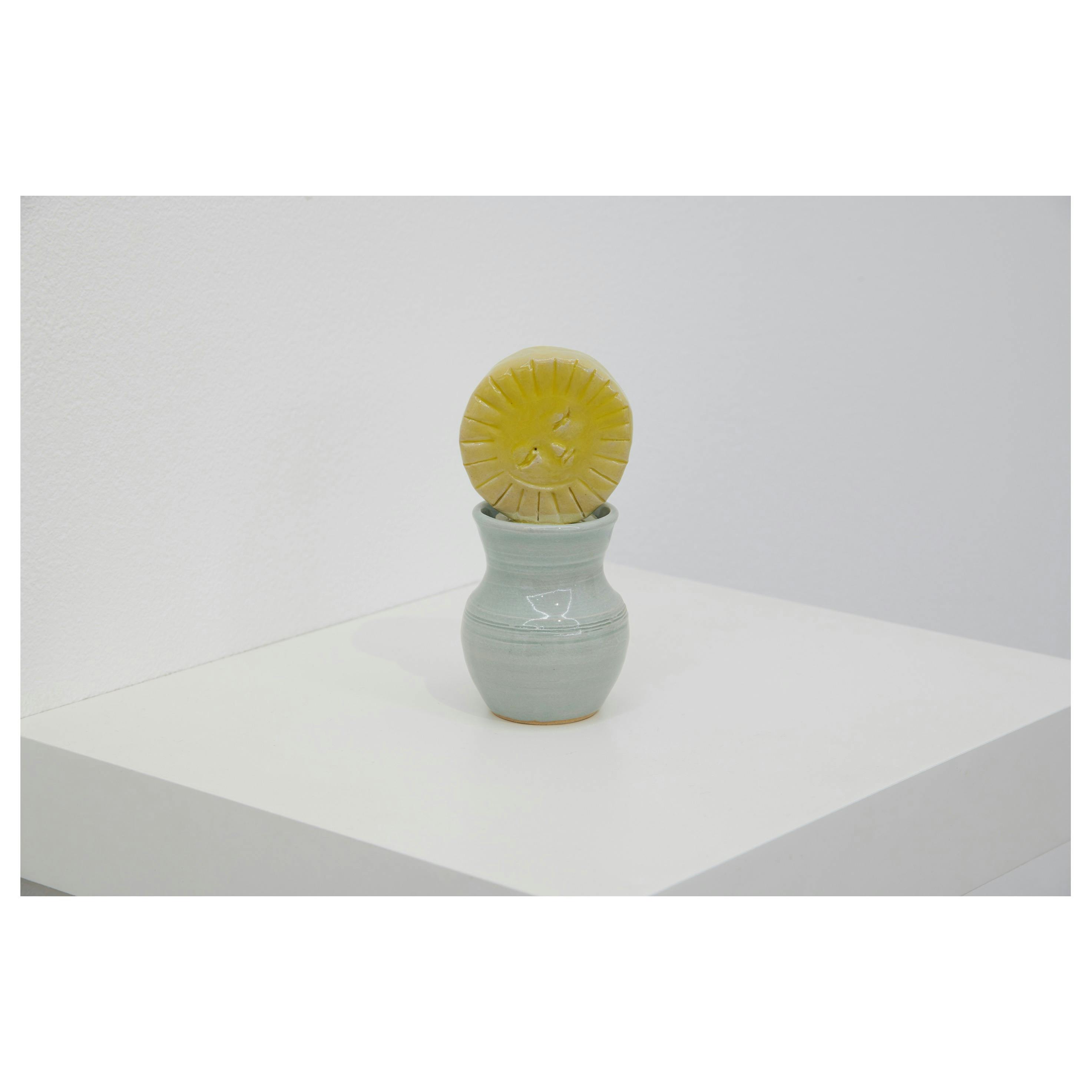 太陽小壺 #004　黄釉、かしげ