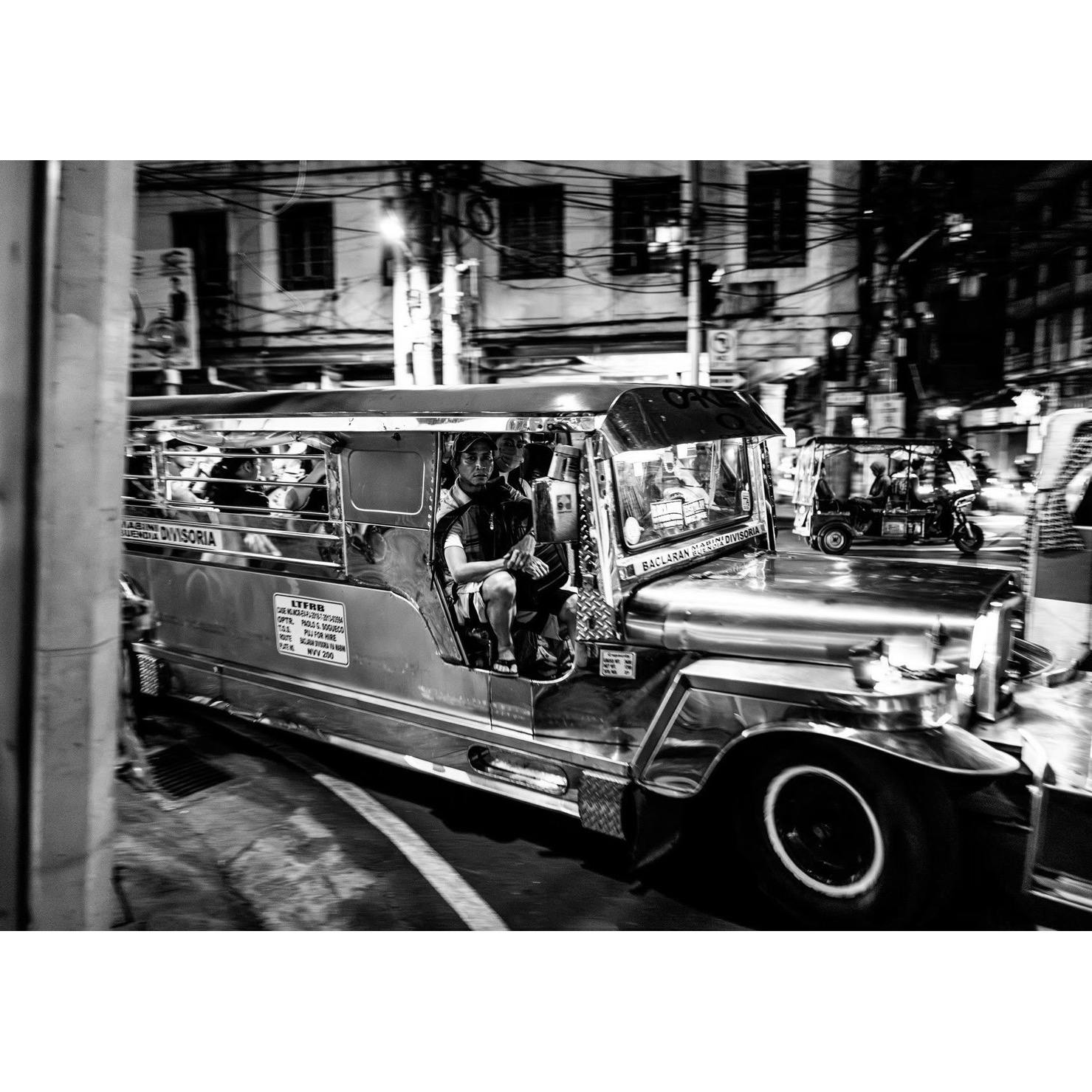 Jeepney at the Intersection, Passenger’s Gaze