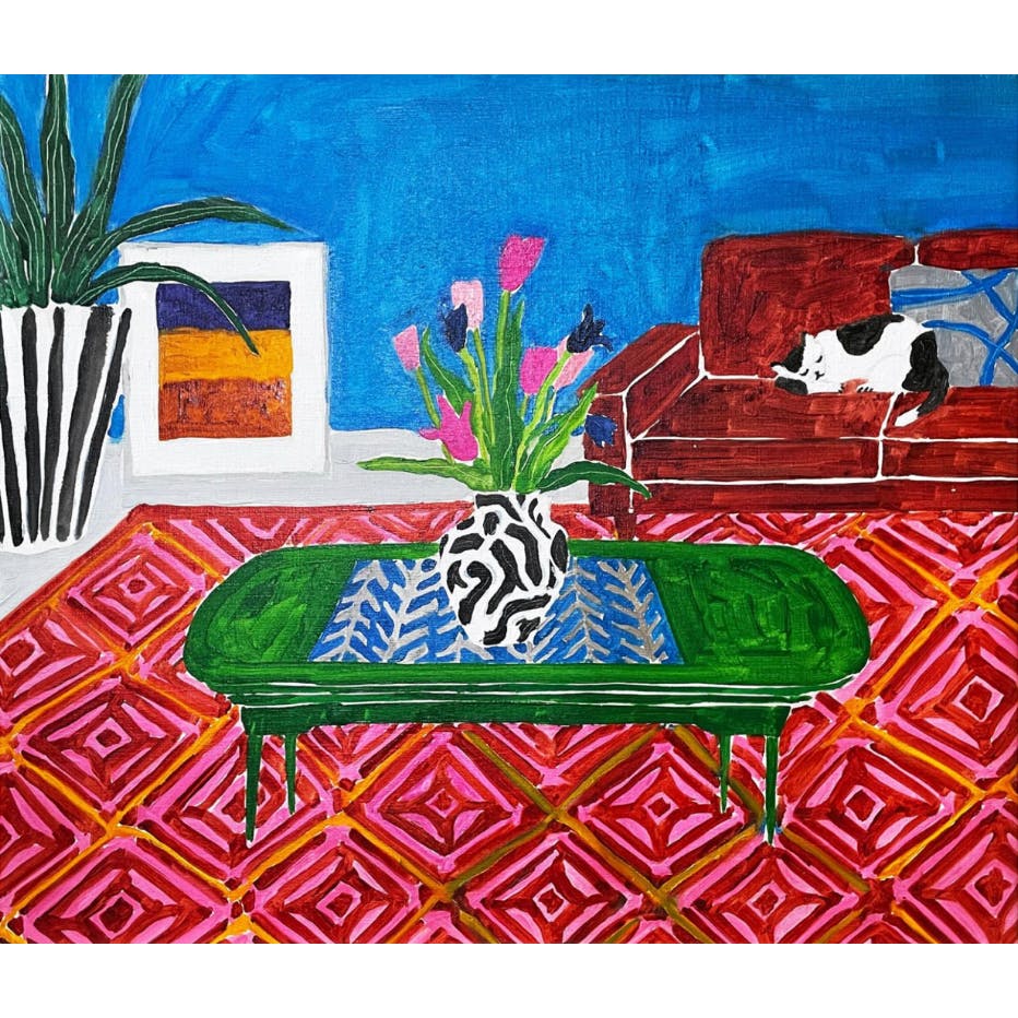 ピンクのチューリップと緑の机がある部屋