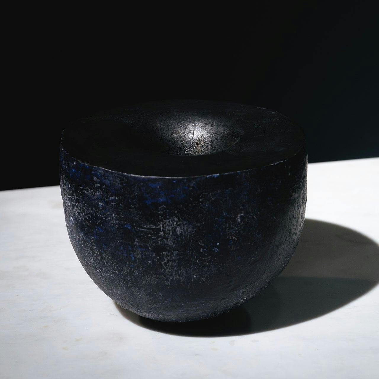 森田 智仁 青いエプロンの女性と朝の習慣