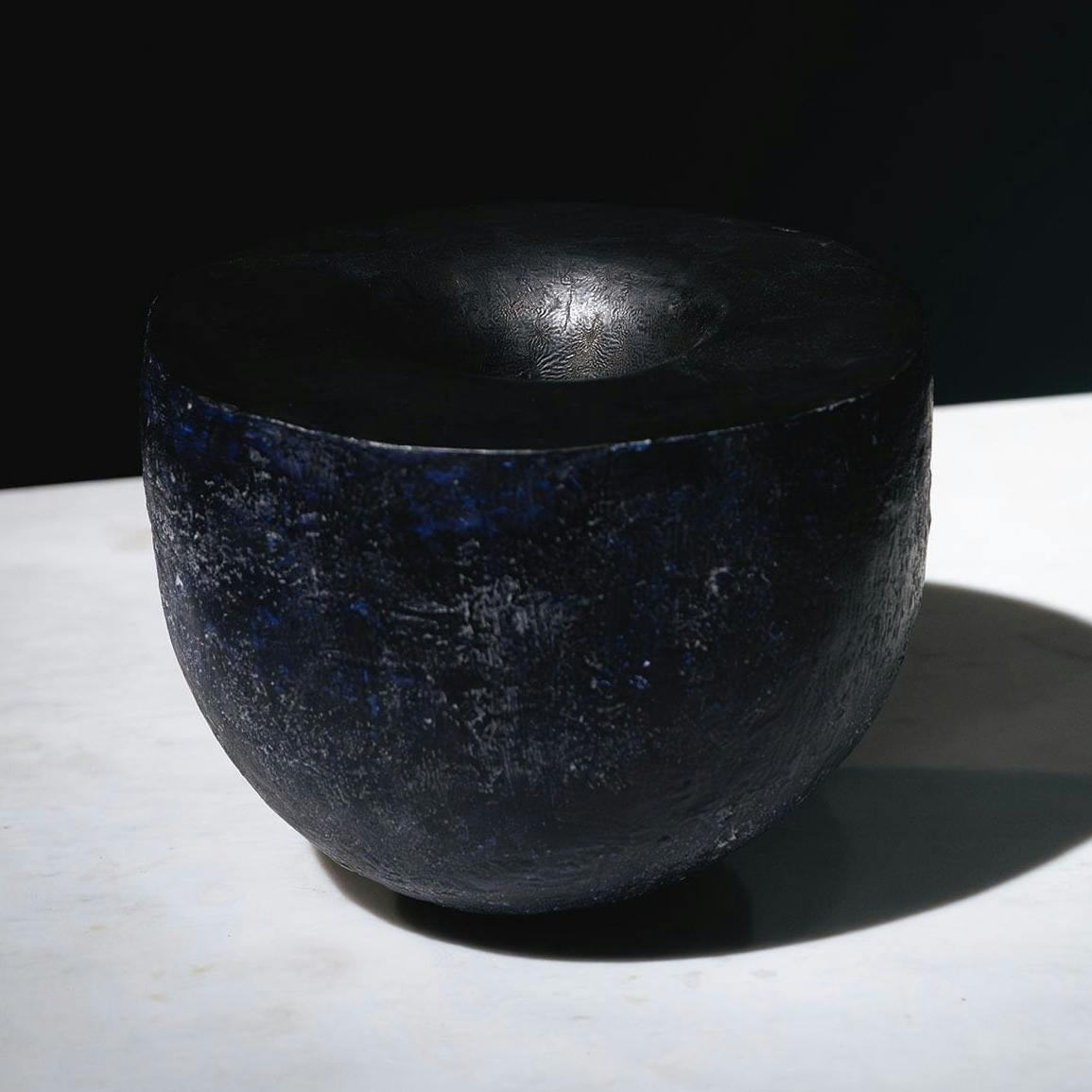 森田 智仁 青いエプロンの女性と朝の習慣