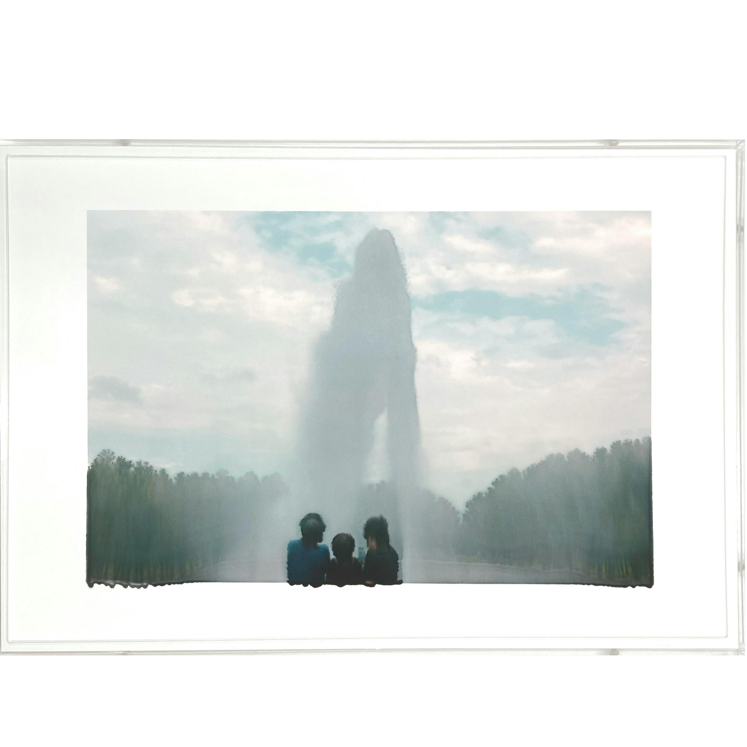 噴水と3人家族 Fountain and a Family of Three