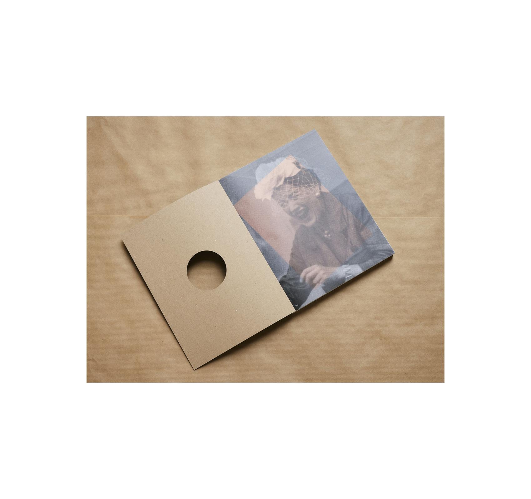 KEEP SMILING! – THE PRINTED UNIVERSE OF PONTUS HULTEN [ENGLISH EDITION]