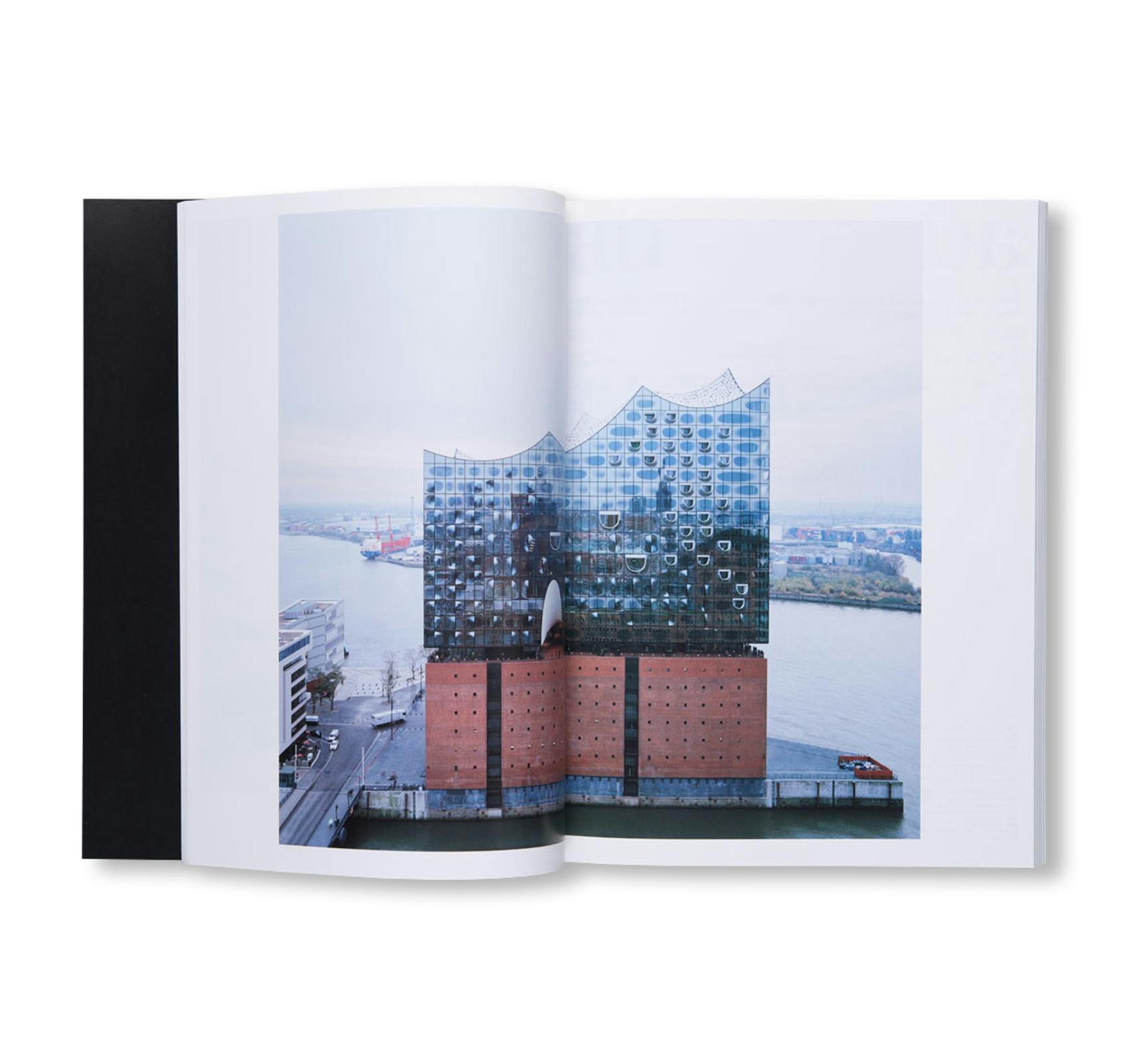 A+U 558 - ARCHITECTURE AND URBANISM. HERZOG & DE MEURON. ELBPHILHARMONIE