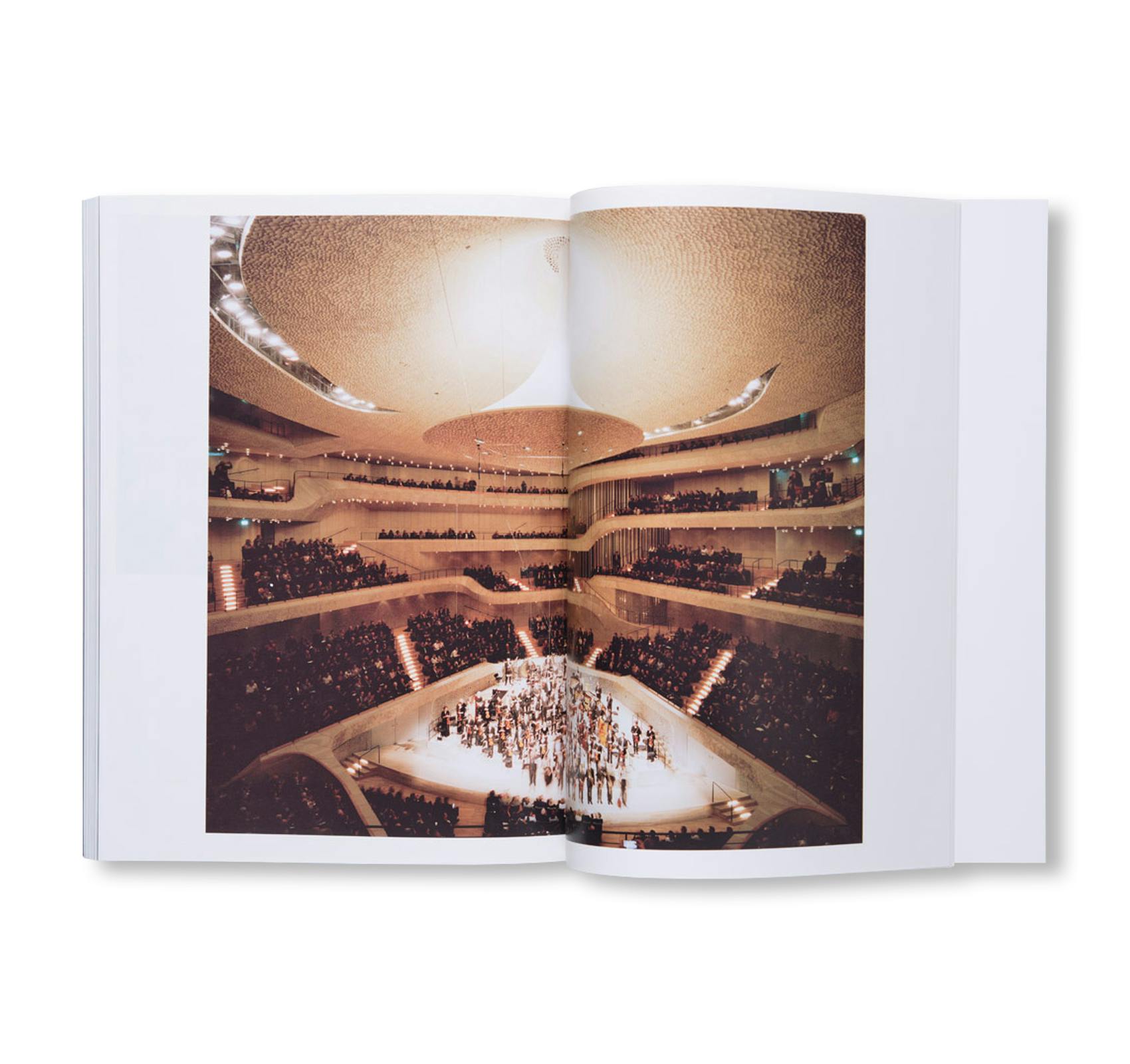 A+U 558 - ARCHITECTURE AND URBANISM. HERZOG & DE MEURON. ELBPHILHARMONIE