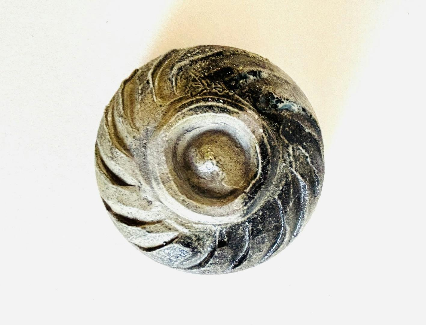 風をうける蒼の向日葵