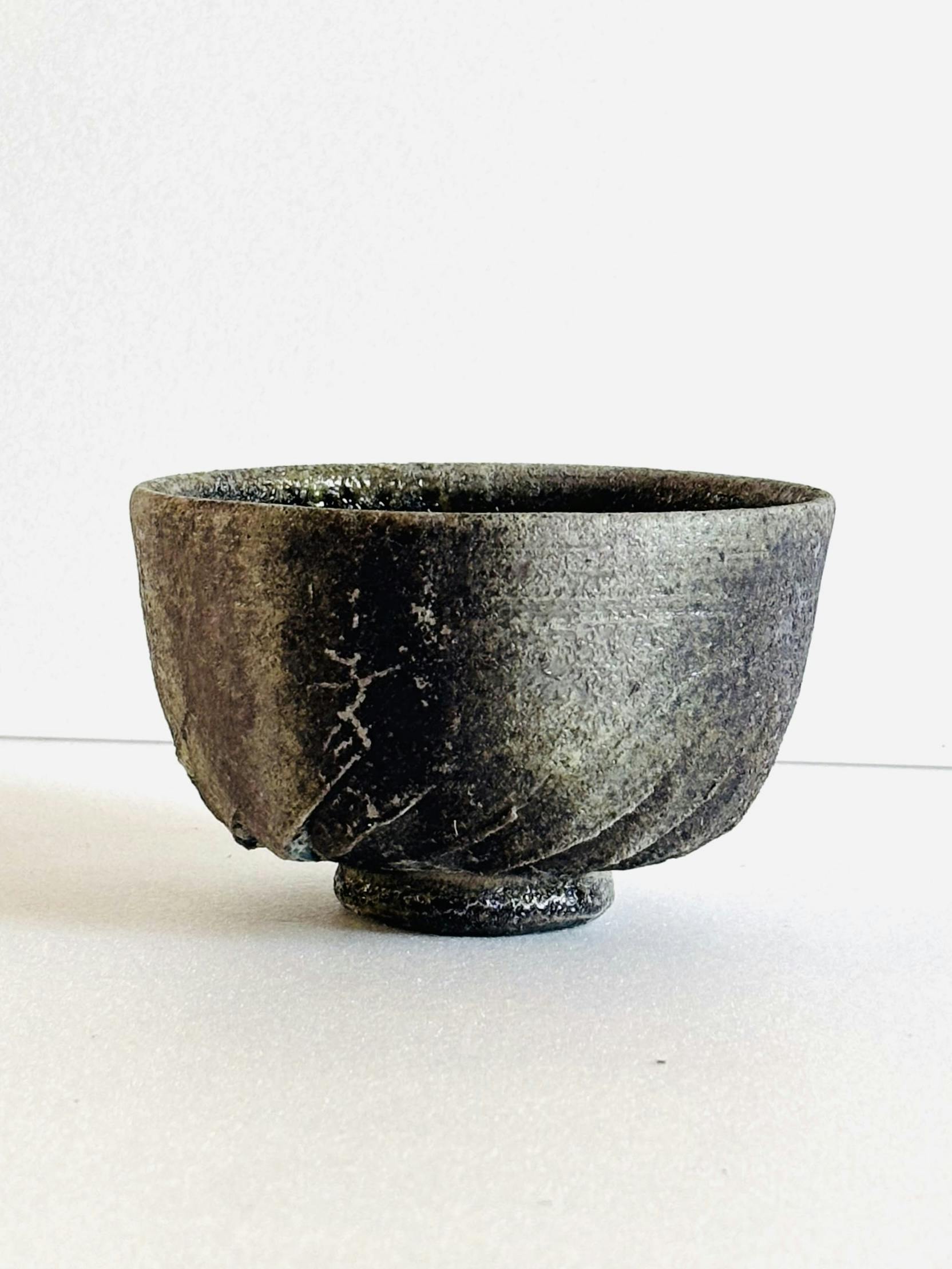 風をうける蒼の向日葵