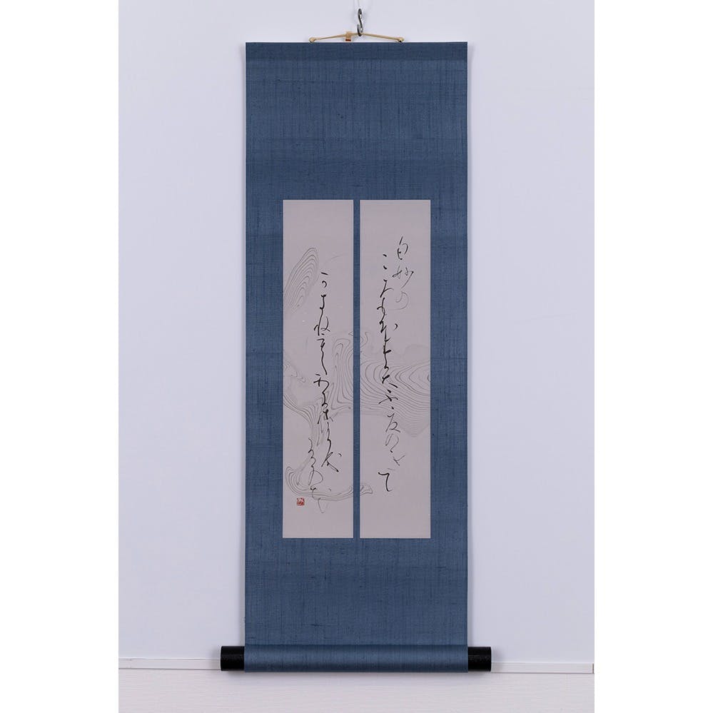 白妙の　衣ほすてふ　夏のきて　 垣根もたわに　咲ける卯の花（定家）