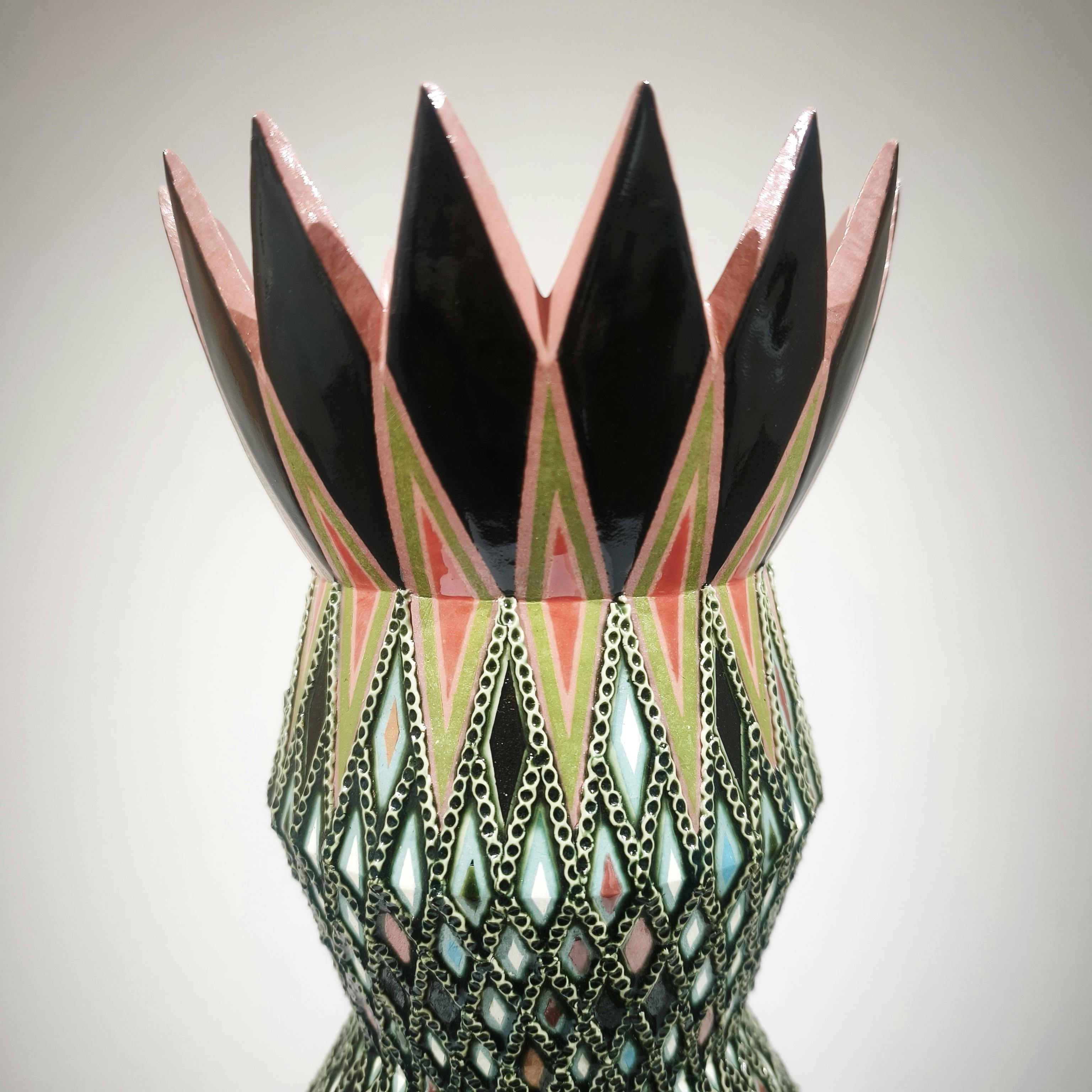 象嵌彩色縄目緑釉壺