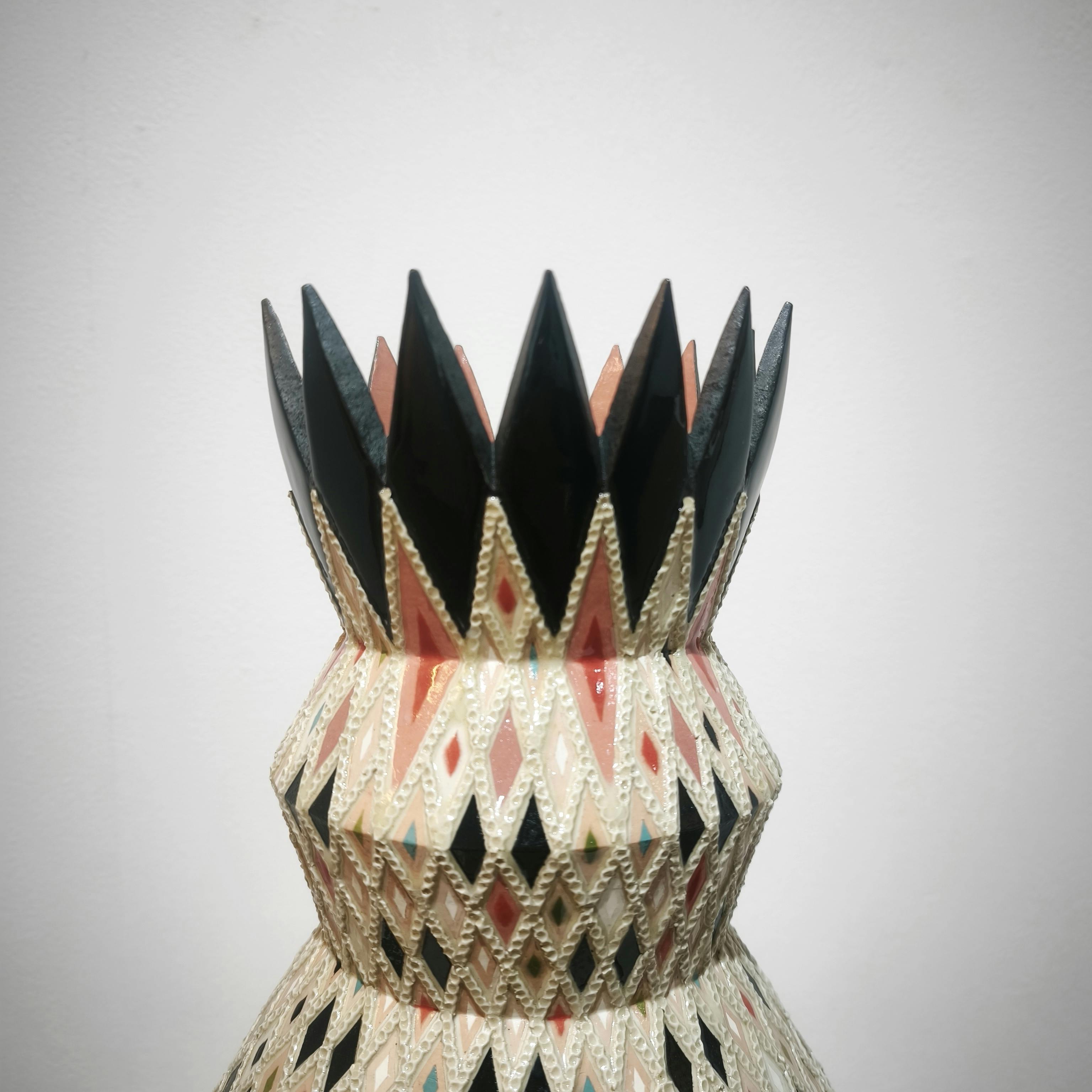 象嵌彩色縄目ハイ釉壺