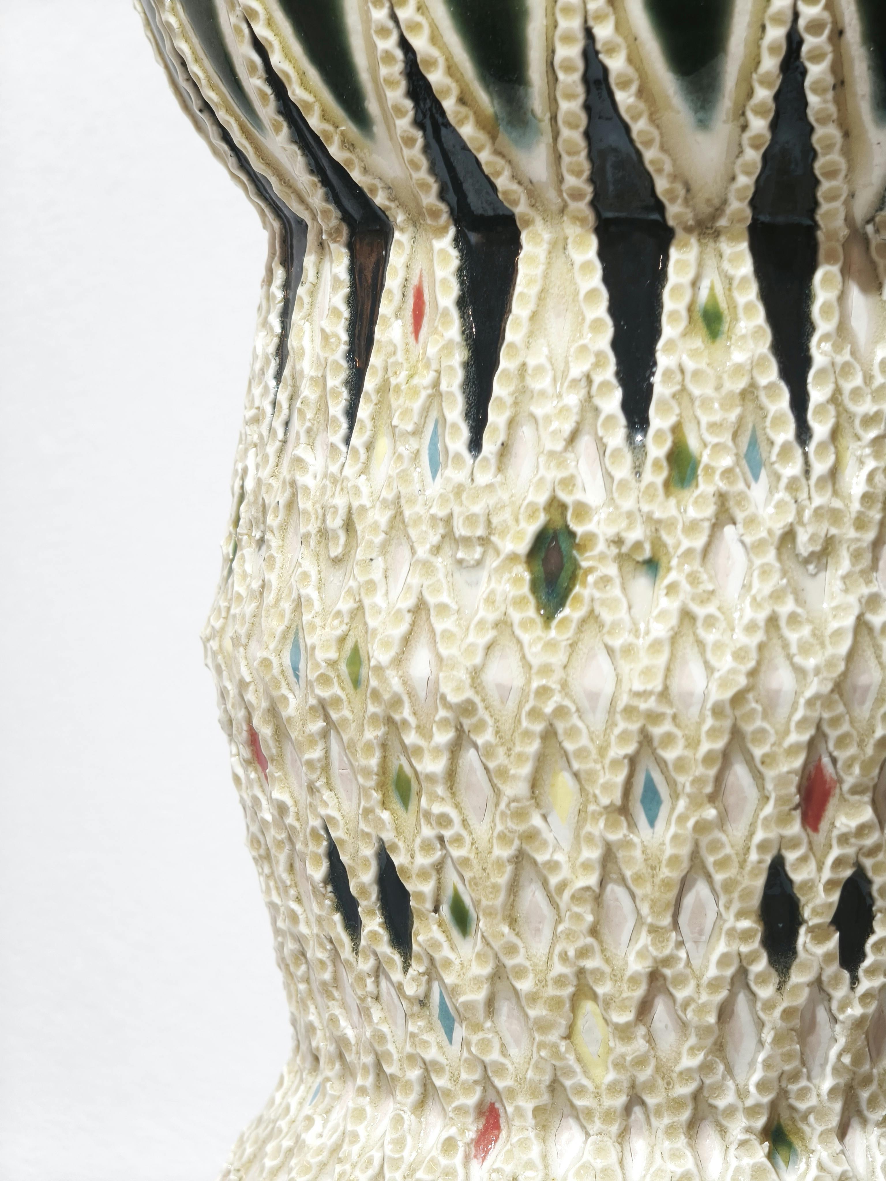 象嵌彩色縄目白地壺