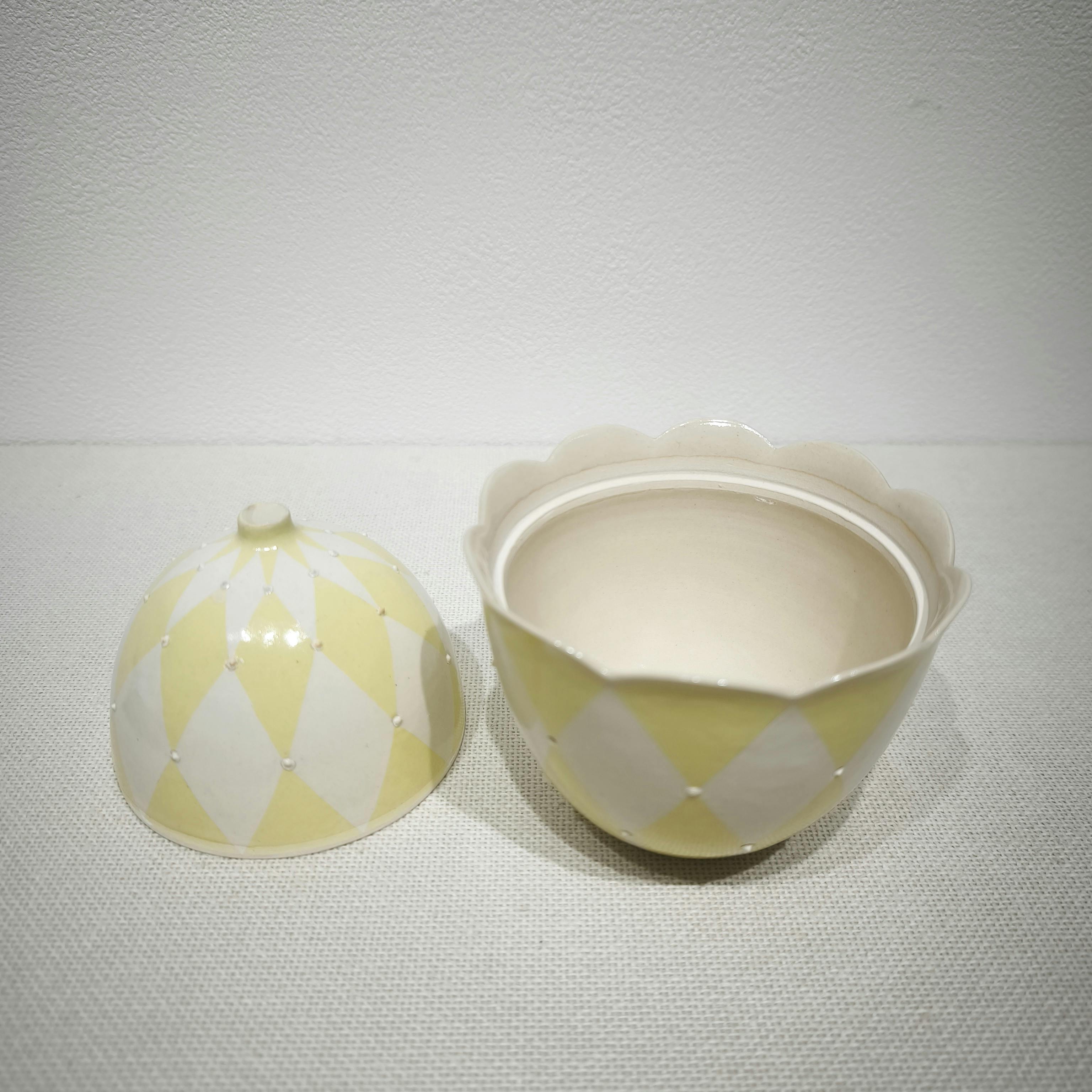 白と黄の蓋物Ⅰ