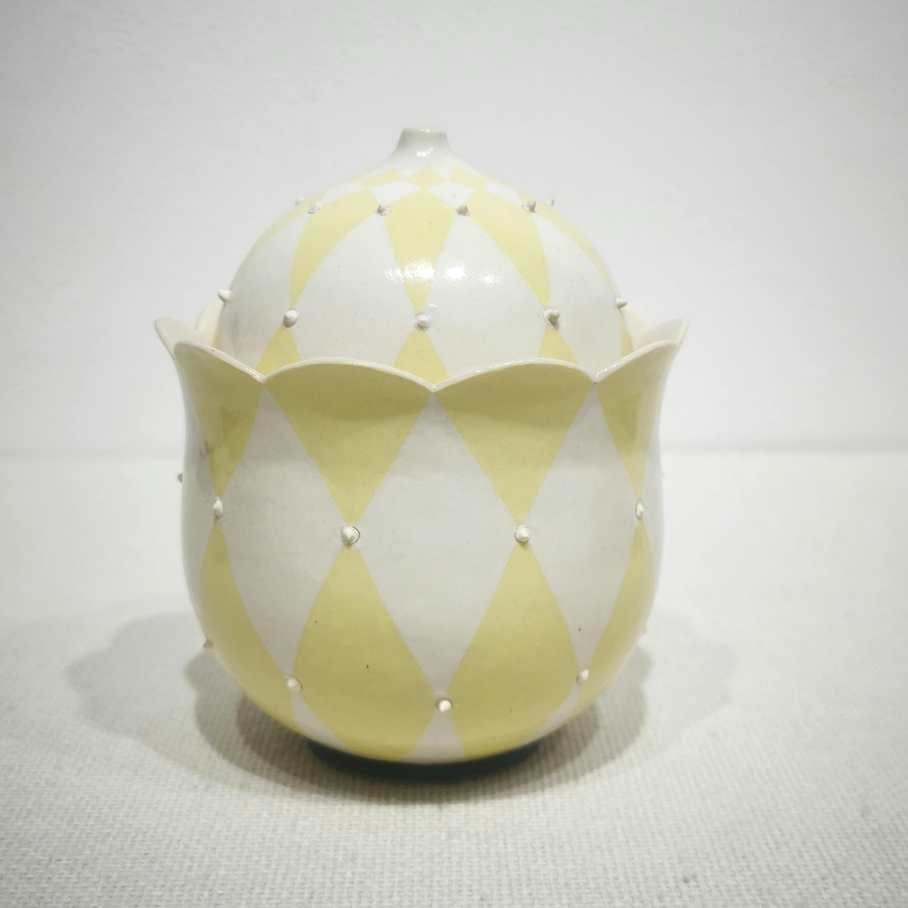 白と黄の蓋物Ⅱ