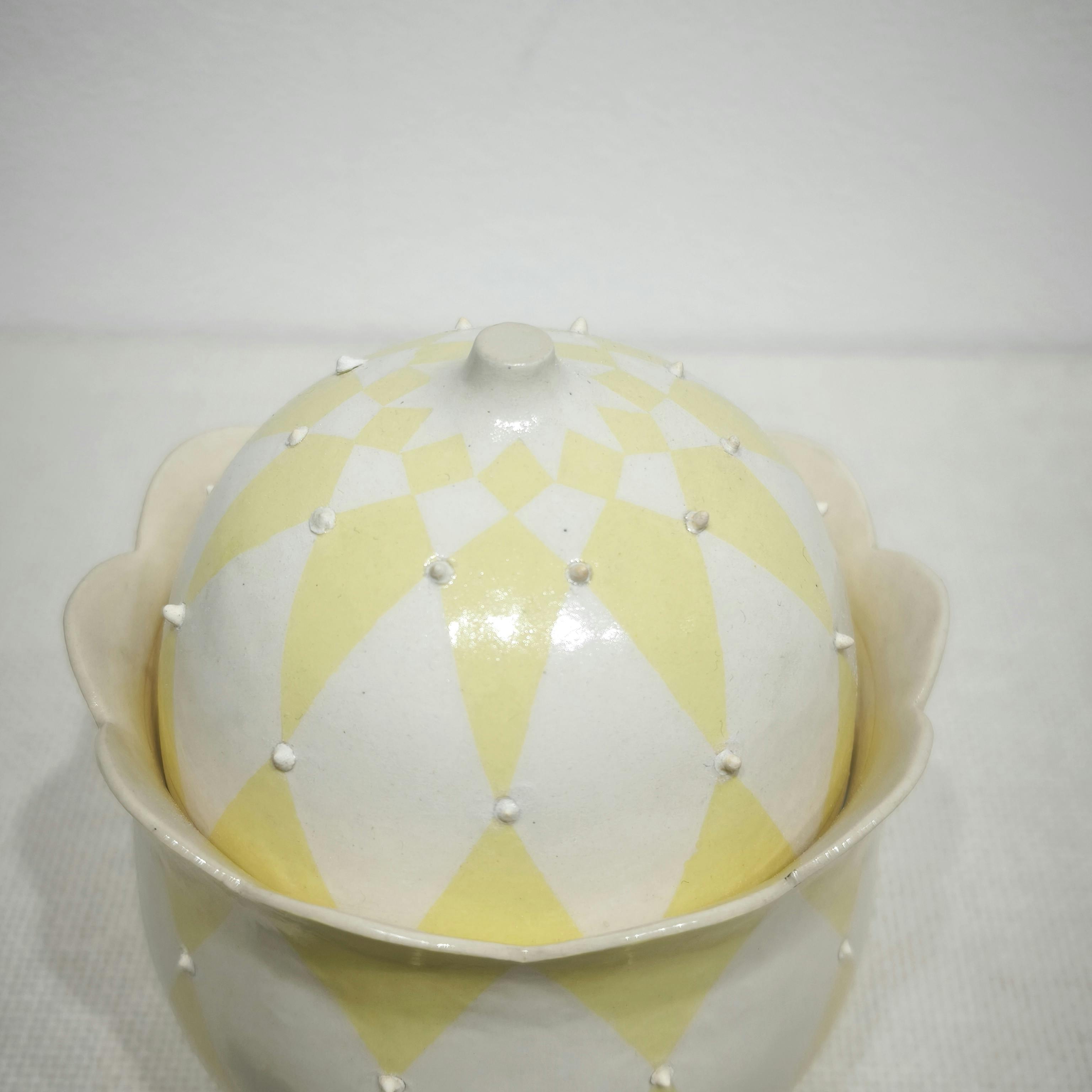 白と黄の蓋物Ⅱ