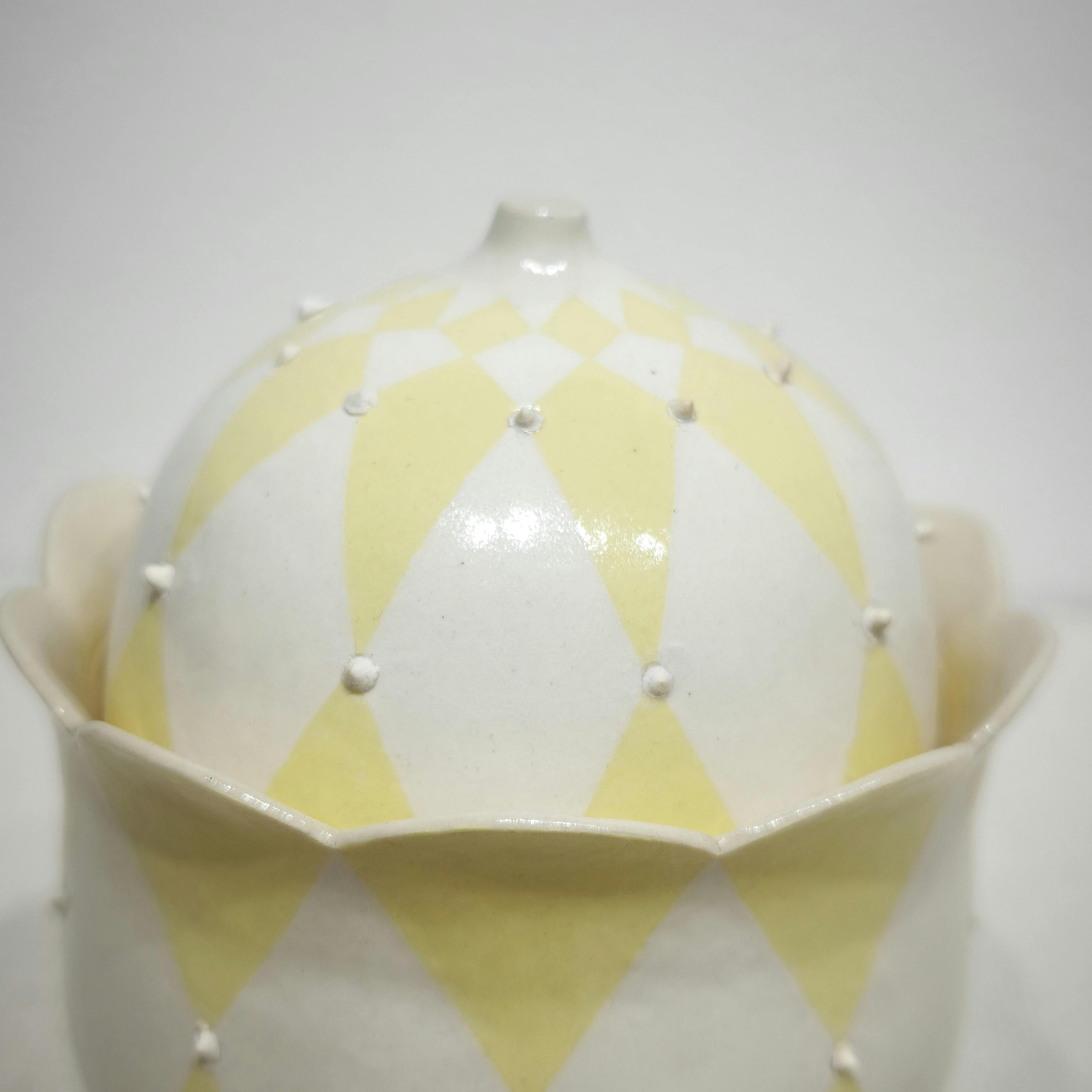 白と黄の蓋物Ⅱ