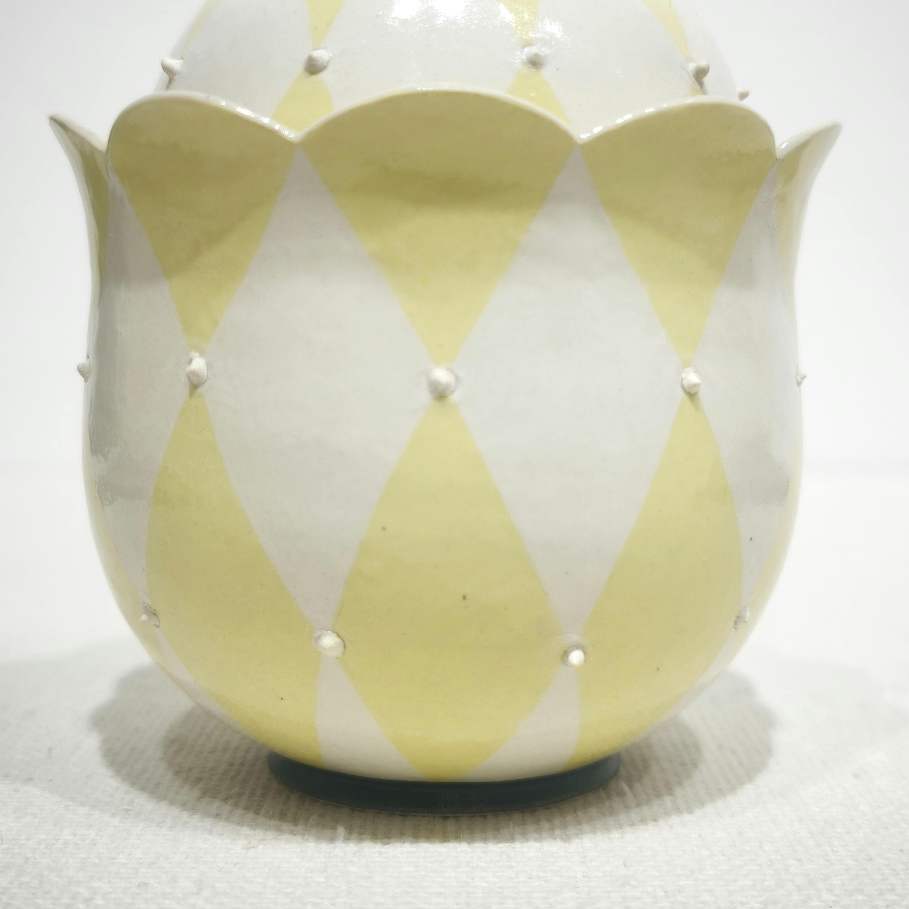 白と黄の蓋物Ⅱ