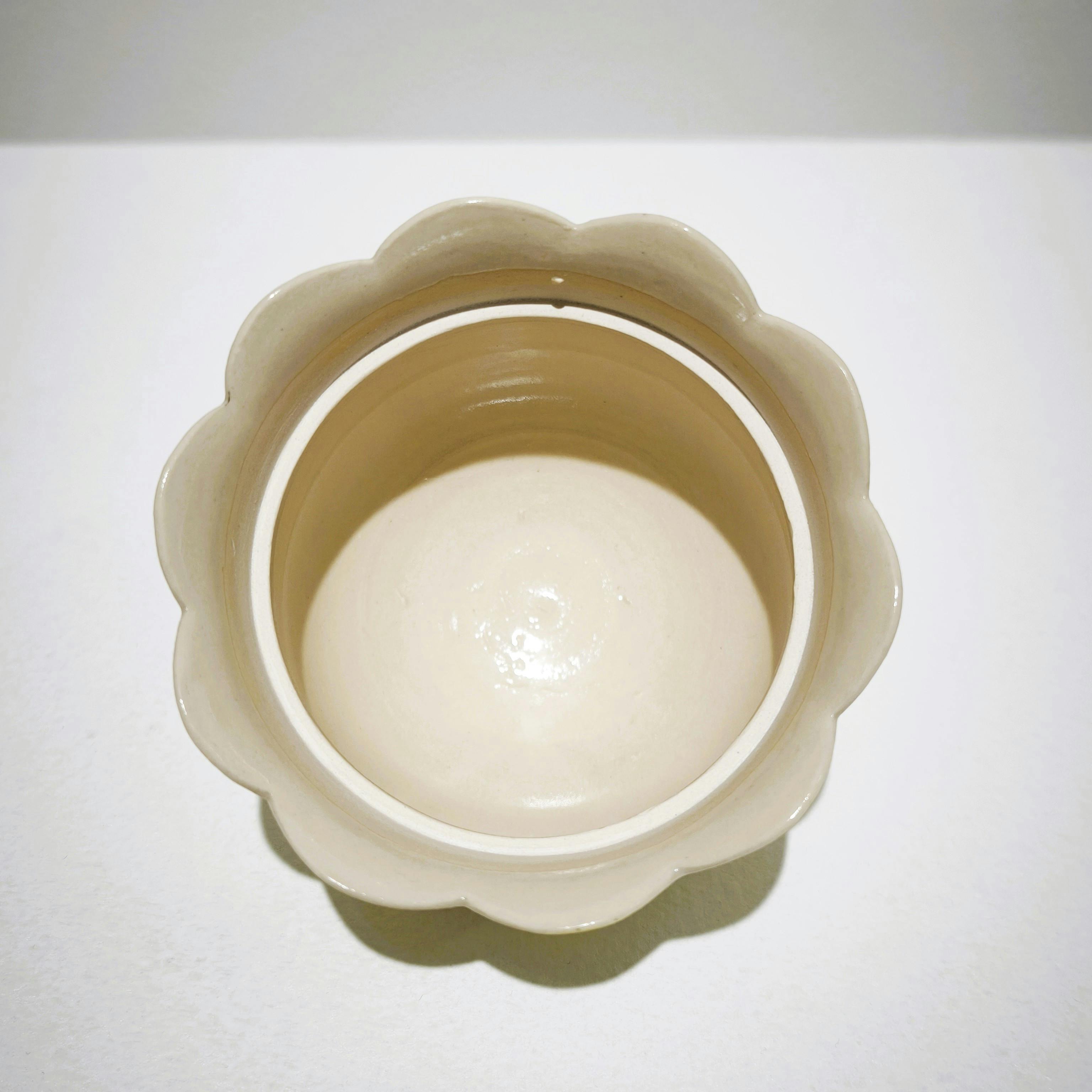 白と黄の蓋物Ⅱ