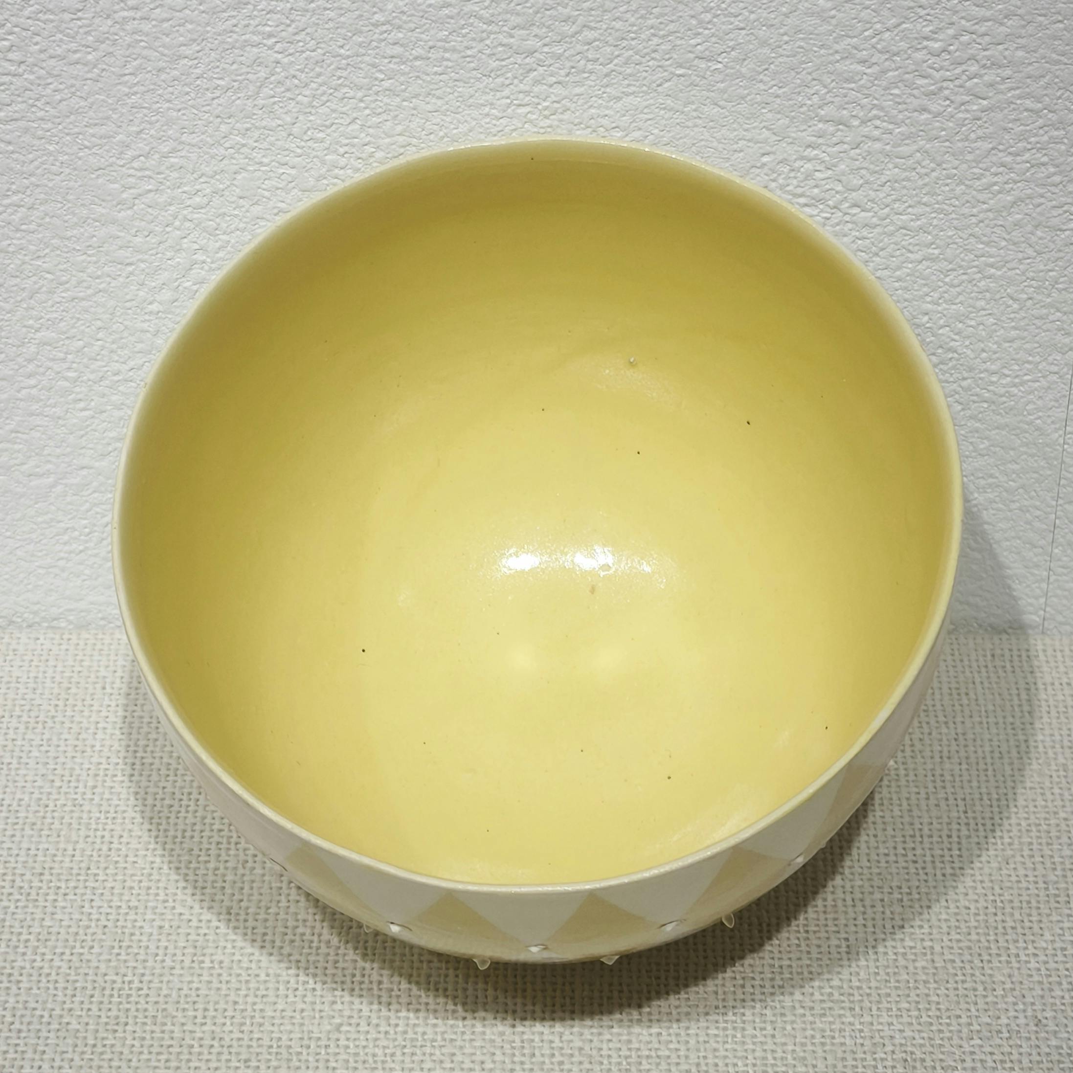 白と黄の碗Ⅰ