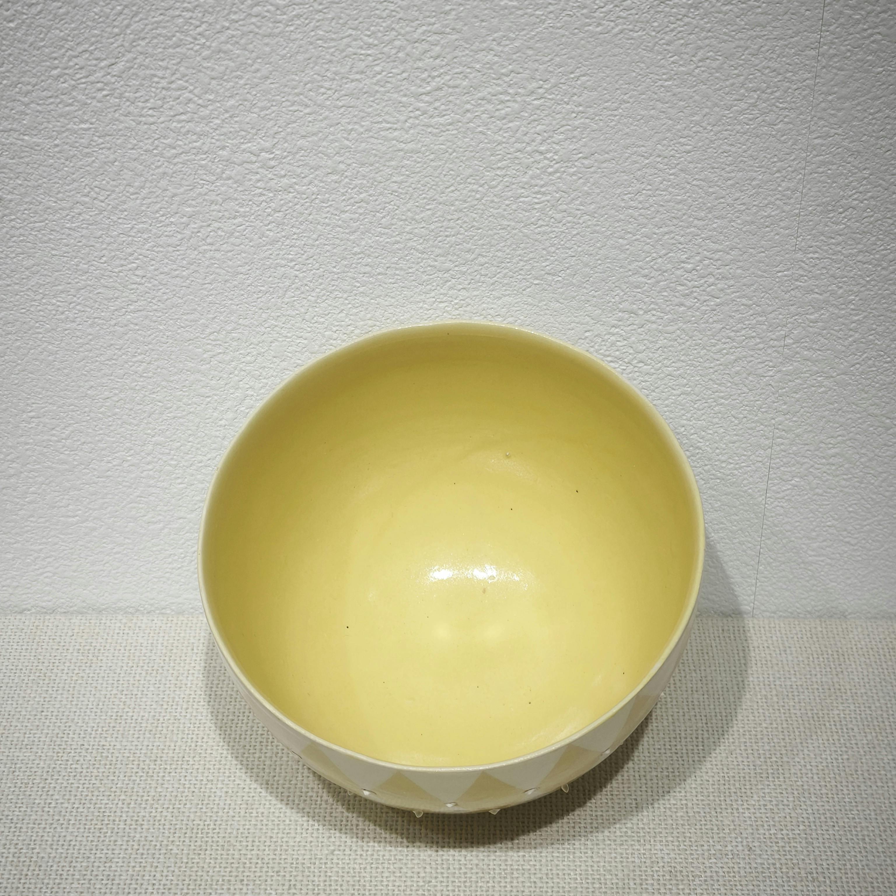 白と黄の碗Ⅰ