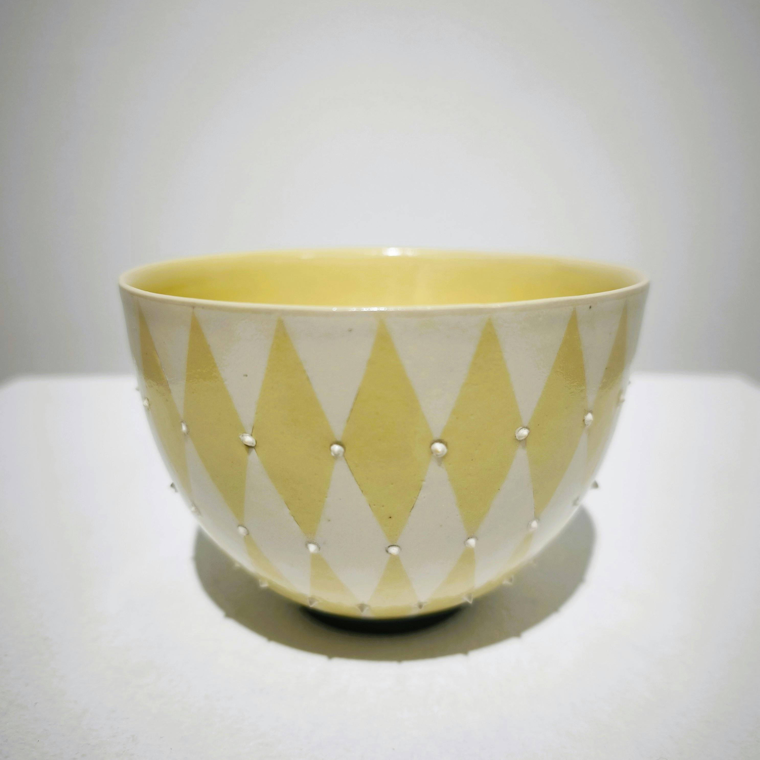 白と黄の碗Ⅰ