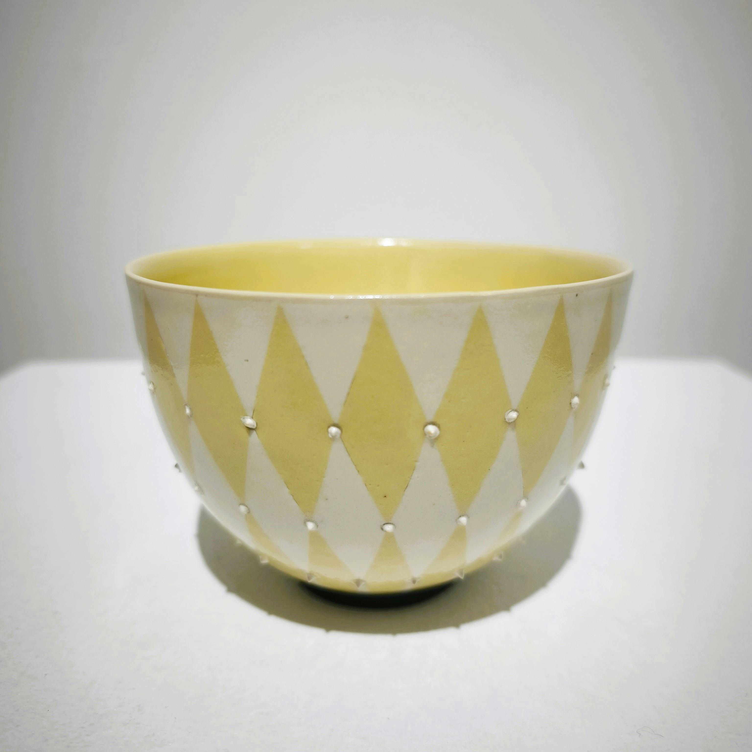白と黄の碗Ⅰ