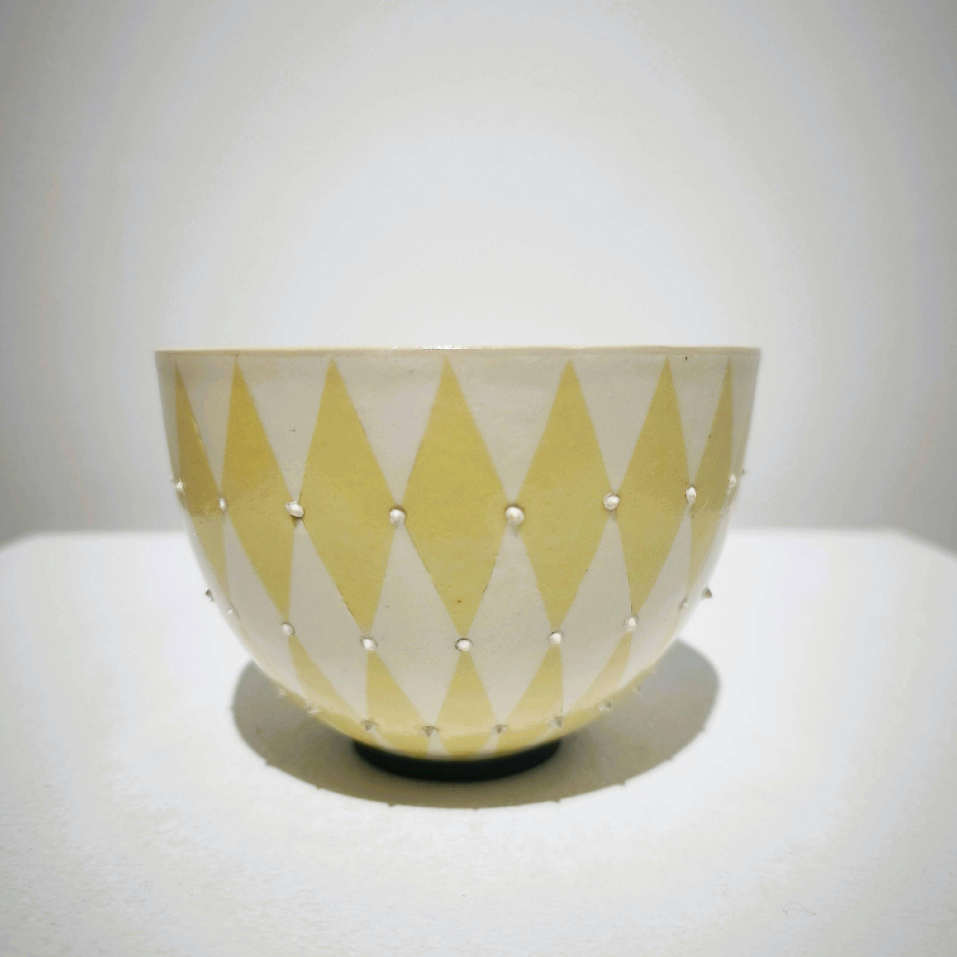 白と黄の碗Ⅰ