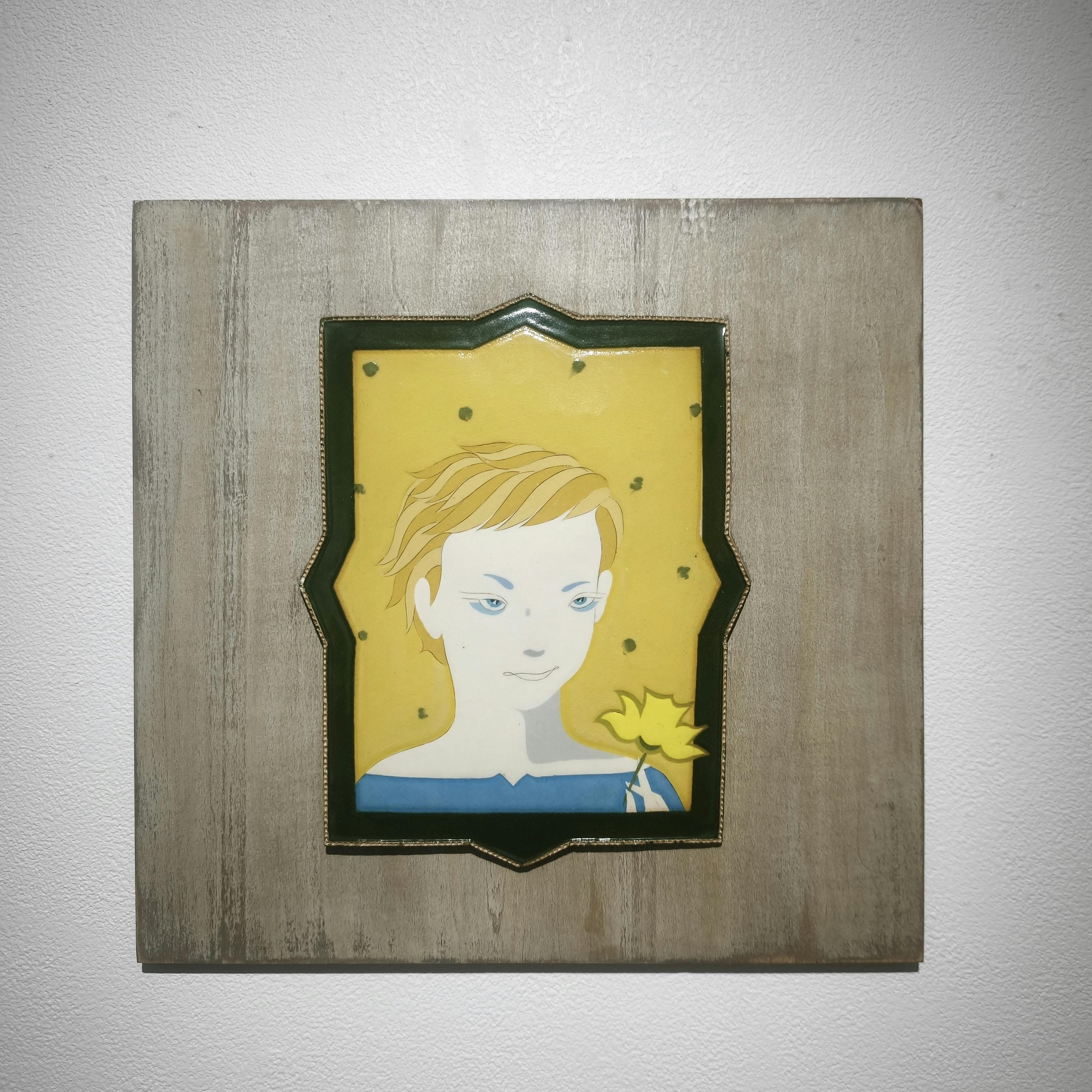 陶板 黄色の花を持つ少年