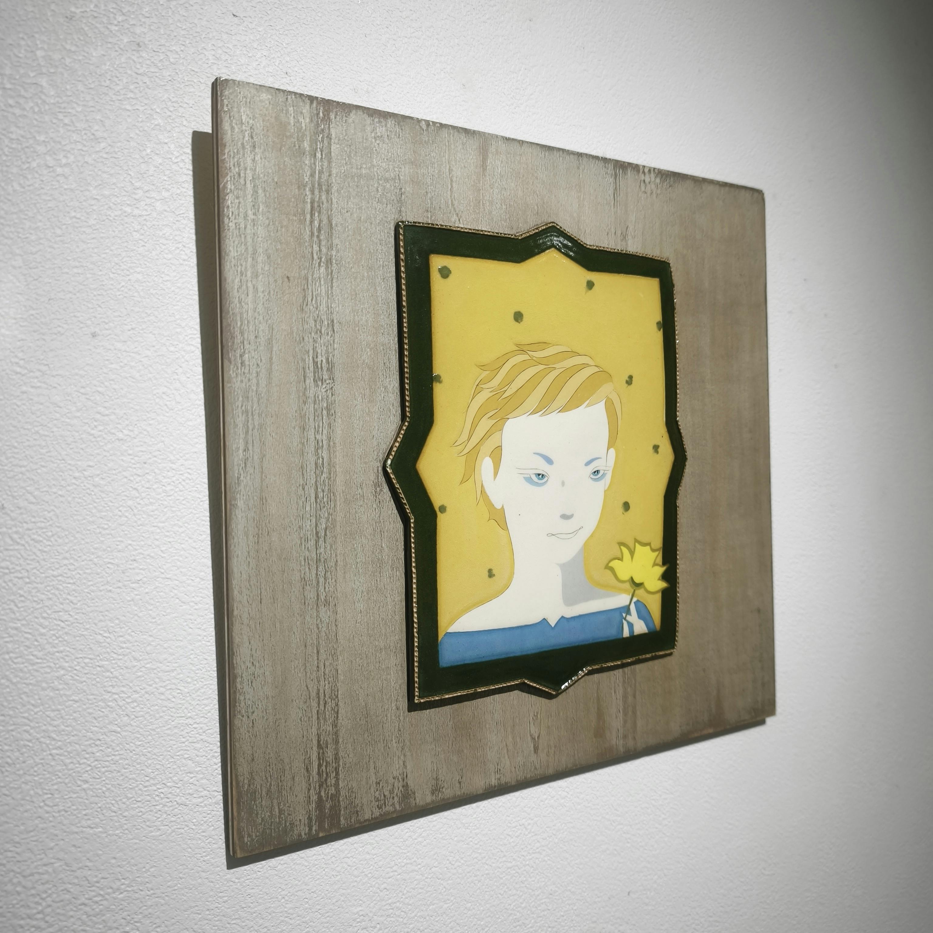 陶板 黄色の花を持つ少年