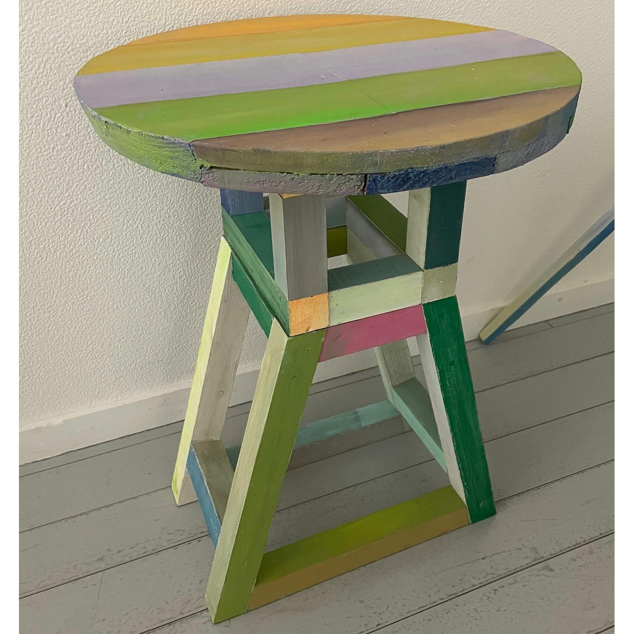 色相の椅子 丸（大）