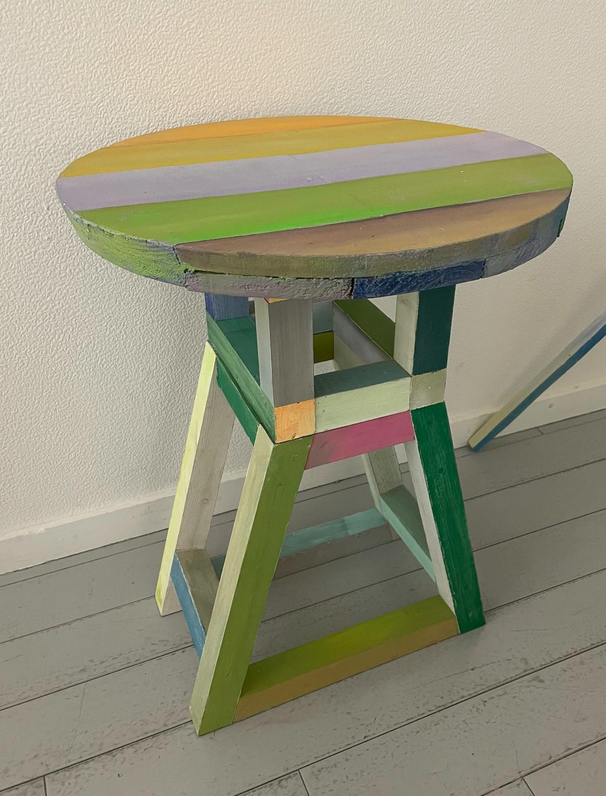 色相の椅子 丸（大）