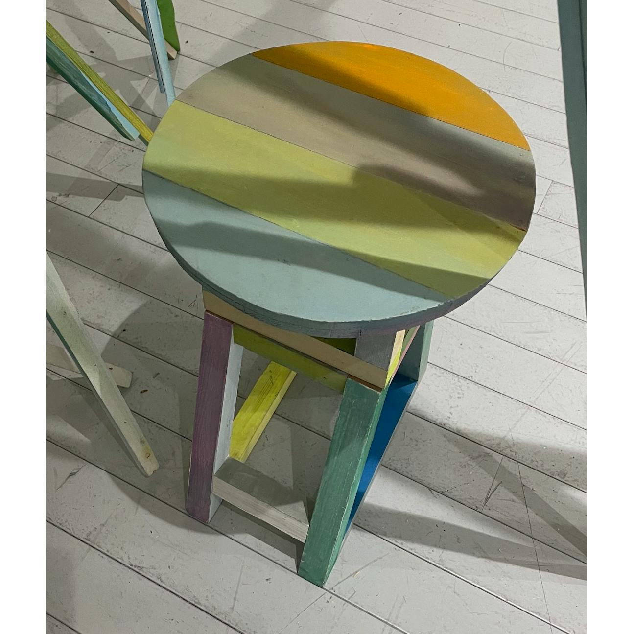 色相の椅子 丸 （小）