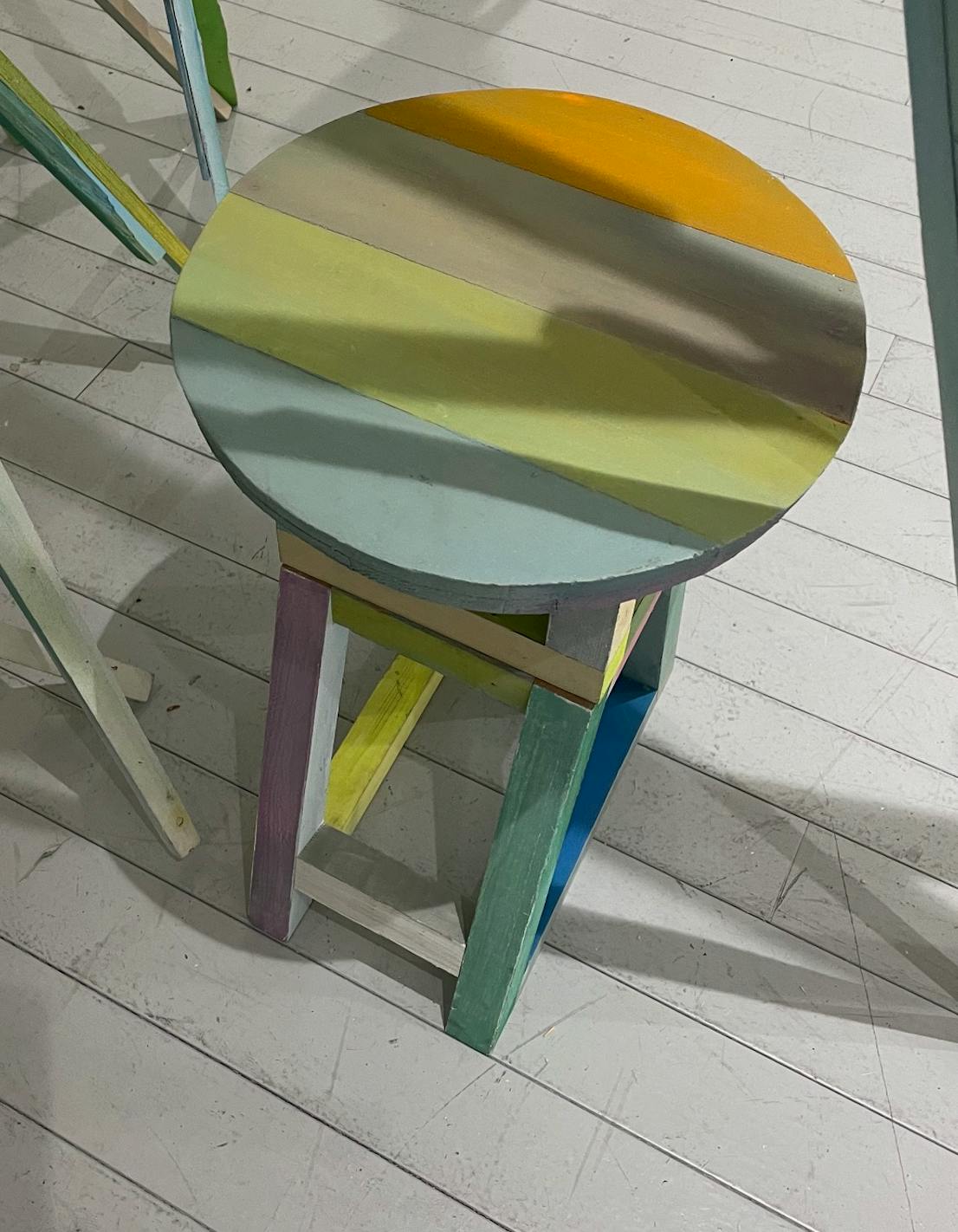 色相の椅子 丸 （小）