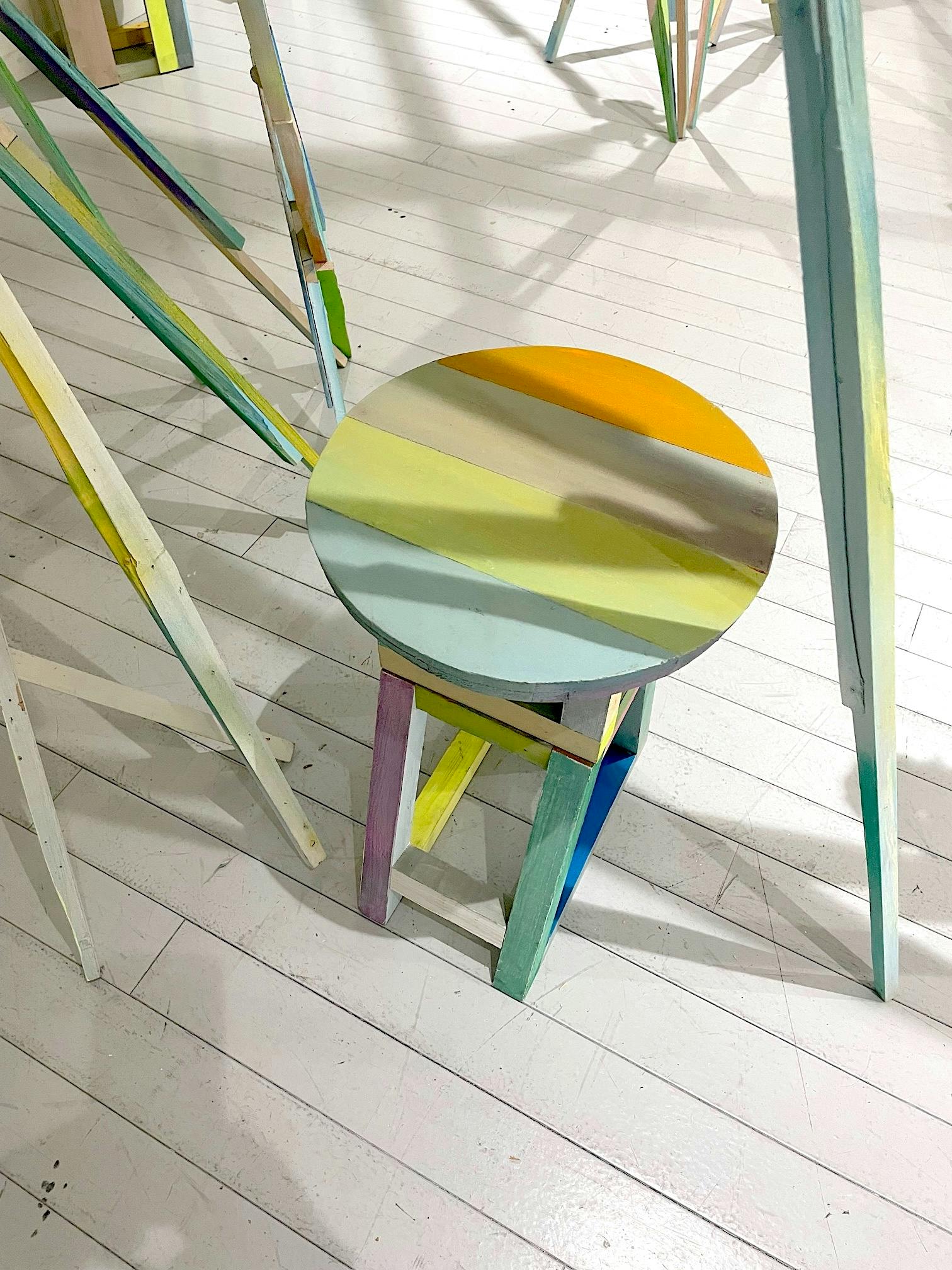 色相の椅子 丸 （小）