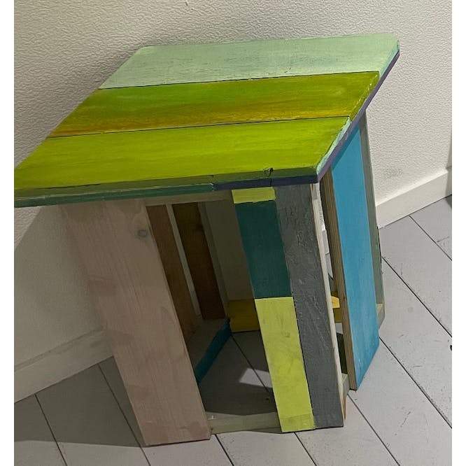 色相の椅子 平行四辺