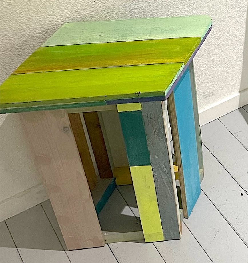 色相の椅子 平行四辺