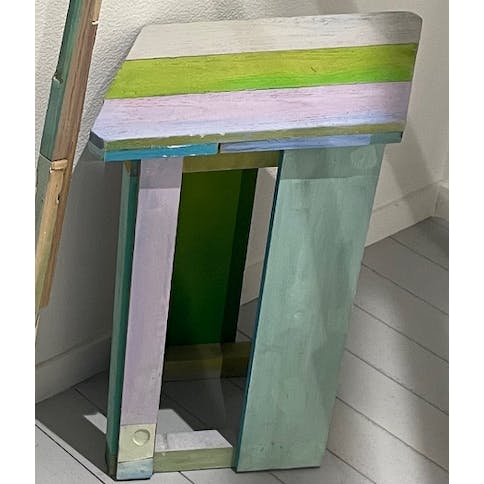 色相の椅子 平行四辺