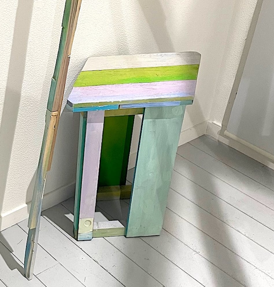 色相の椅子 平行四辺